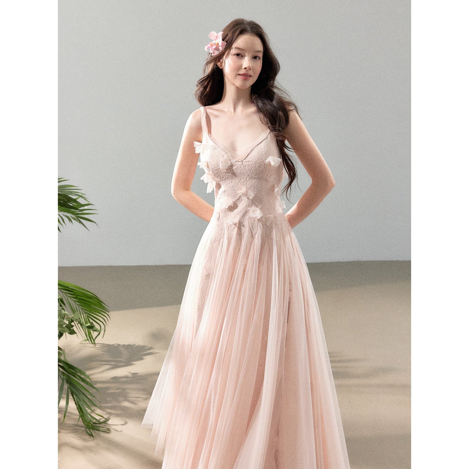 YZZI_HE_3d_Floral_Tulle_Splice_Lace_V-neck_Women&