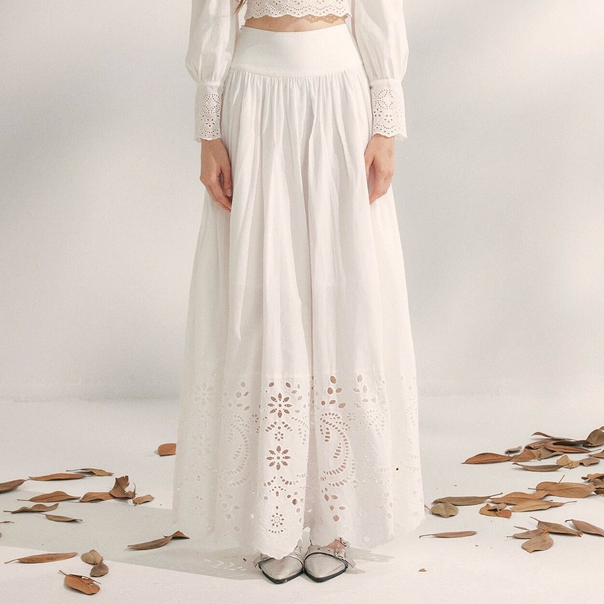 YZZI_HE_Applique_Embroidered_Lace_Cutout_French_Women&