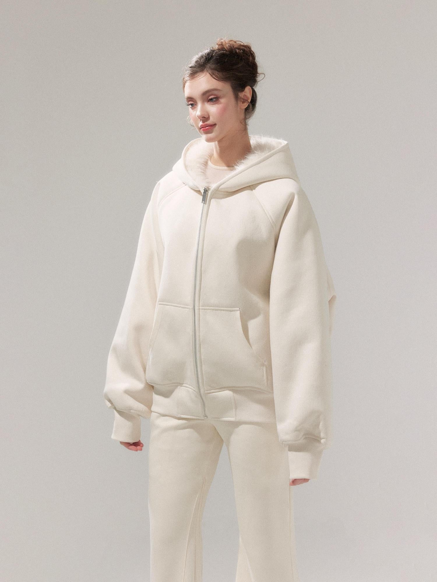 YZZI HE Gardenia White Reversible Hooded Fuzzy Women&