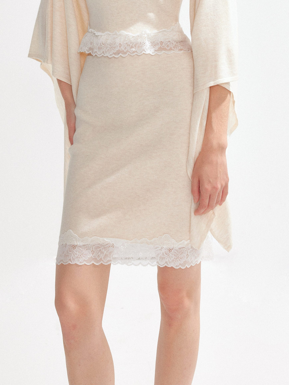 YZZI_HE_Irregular_Bell_Sleeve_Lace_Panel_Women&