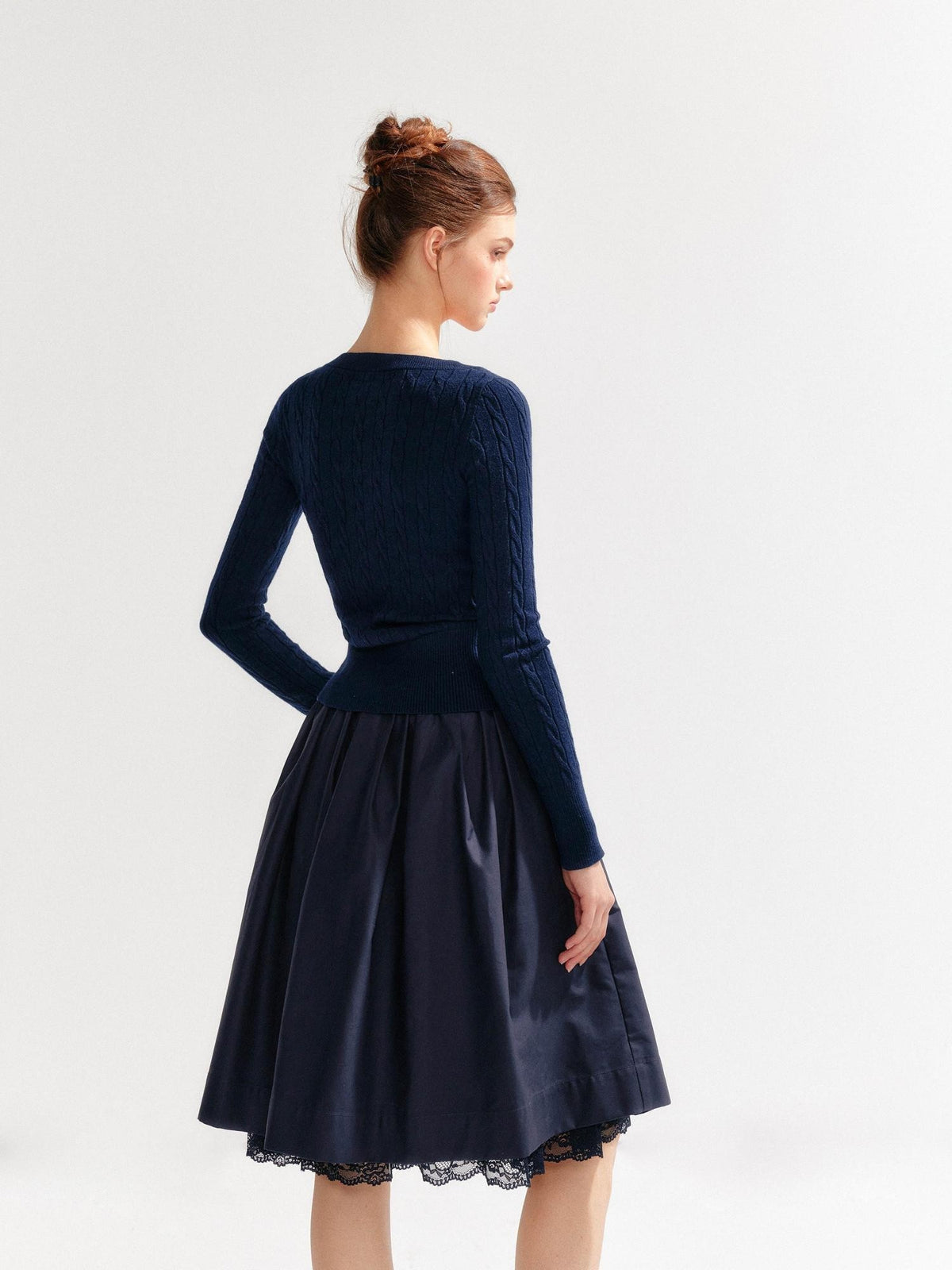 YZZI HE V-neck Cable Knit Slim Fit Preppy Style Women&