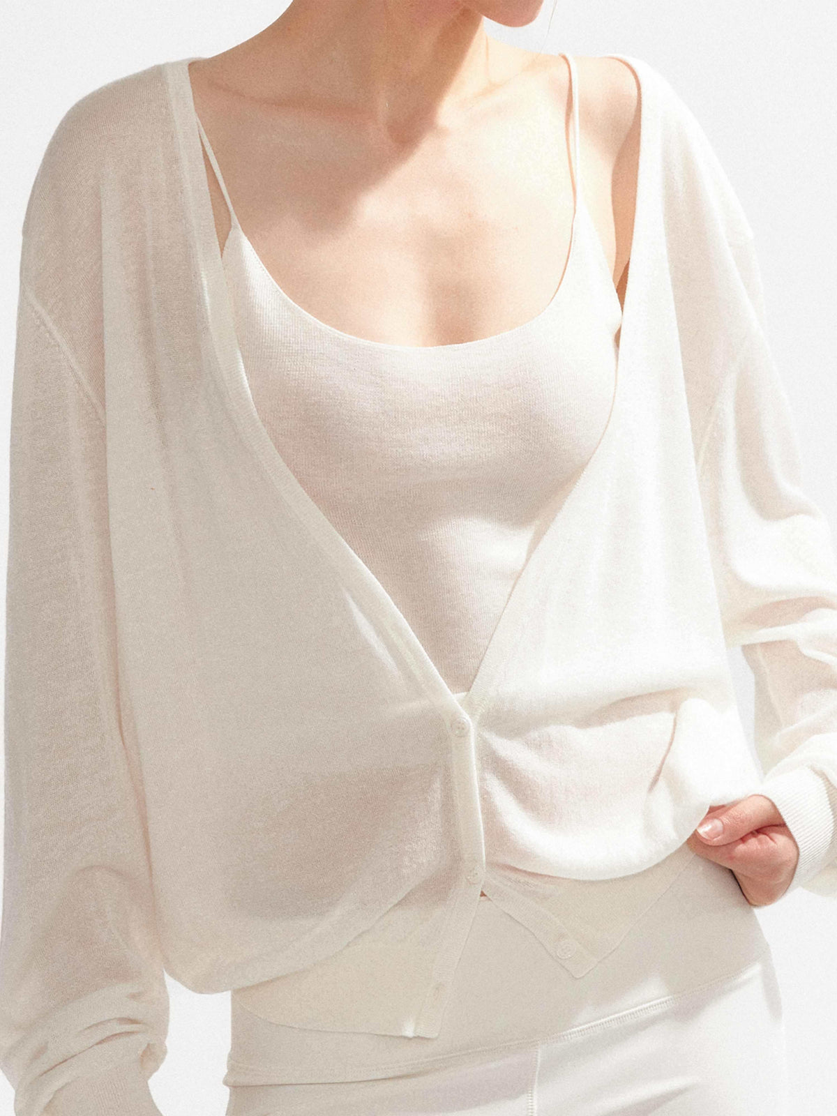 YZZI_HE_V-neck_Long_Sleeve_Two_Piece_Slim_Fit_Women&