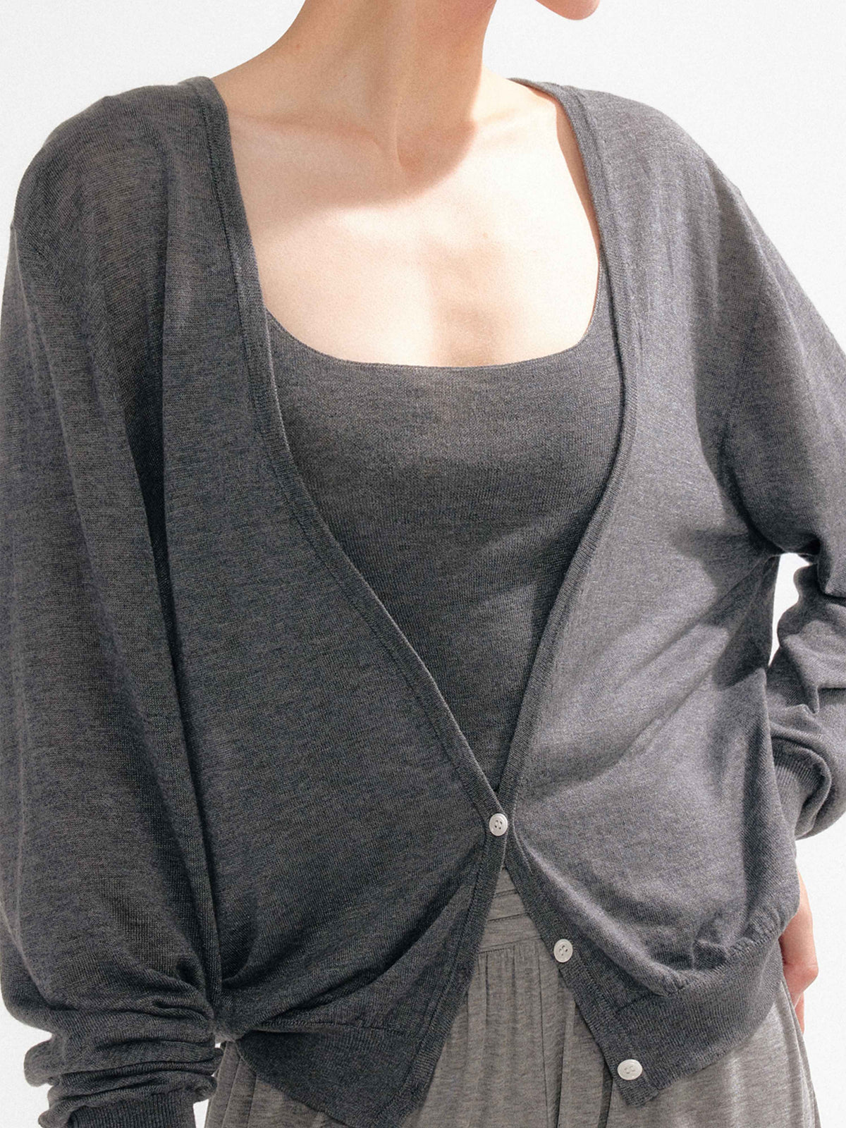 YZZI_HE_V-neck_Long_Sleeve_Two_Piece_Slim_Fit_Women&