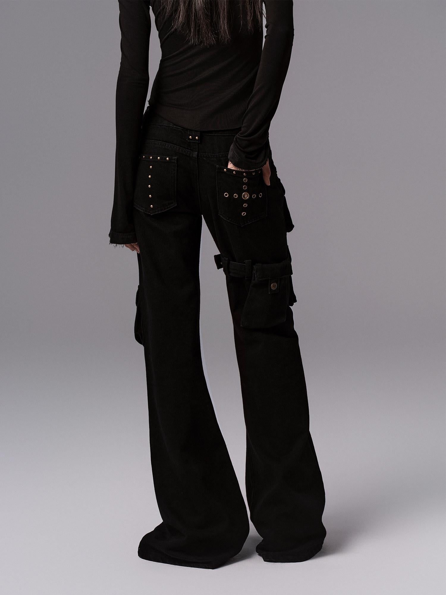 Low pixel Dark Gothic Flared Mid Rise Pocketed Cotton Zip Fly Women Black Cargo Pants