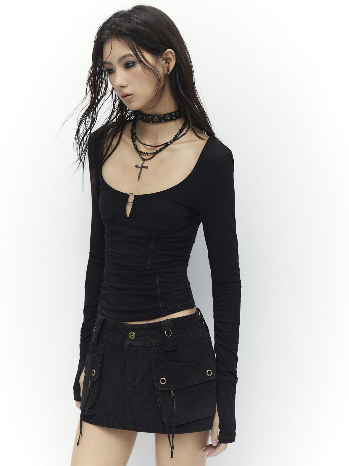 Low pixel Slim Fit Ruched Stretch Cotton Gothic Black Women U Neck Long Sleeve Crop Tops