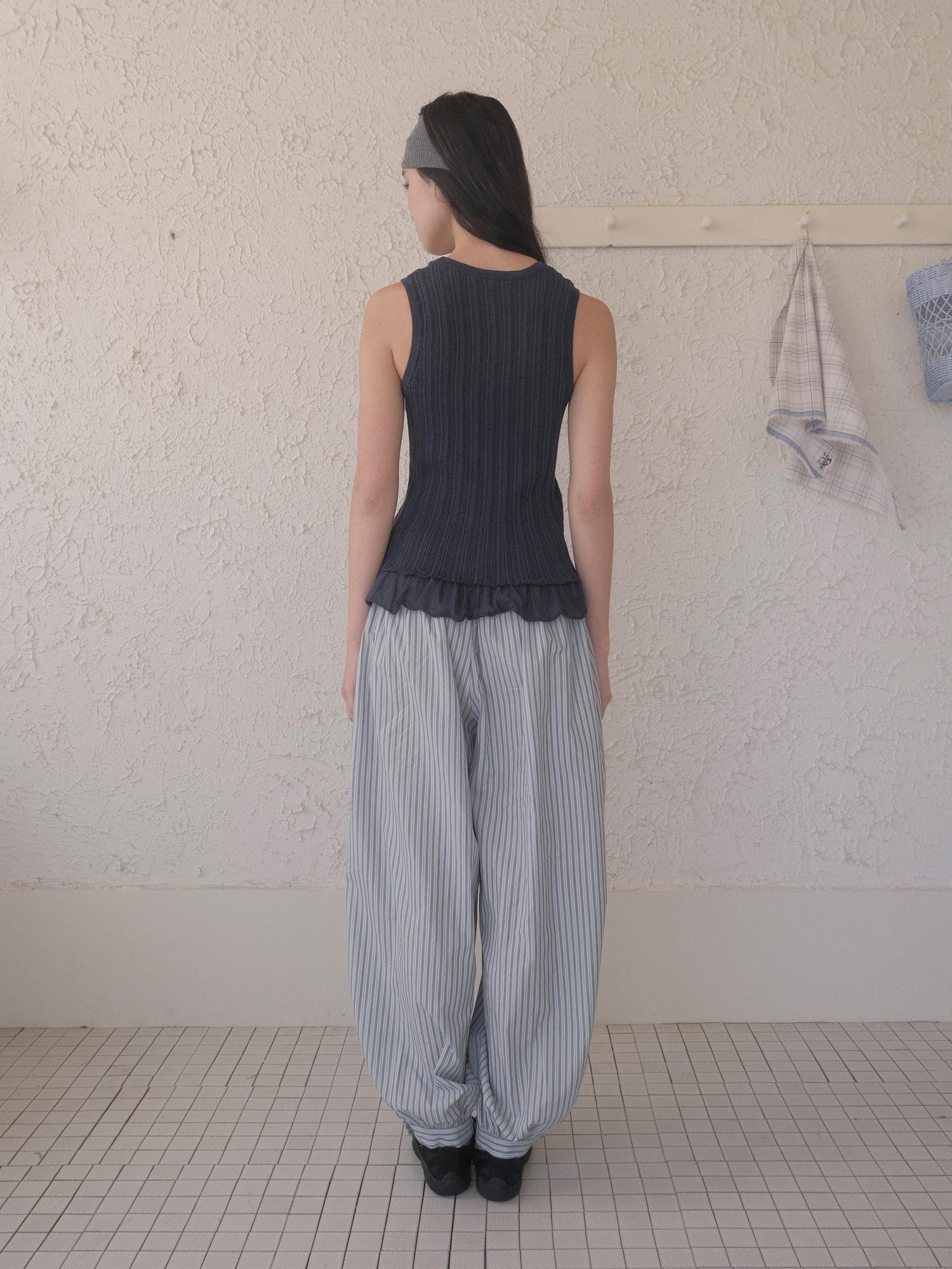 DKZ OFFICIAL Ribbed Knit Ruffle Hem U Neck Racerback Women&