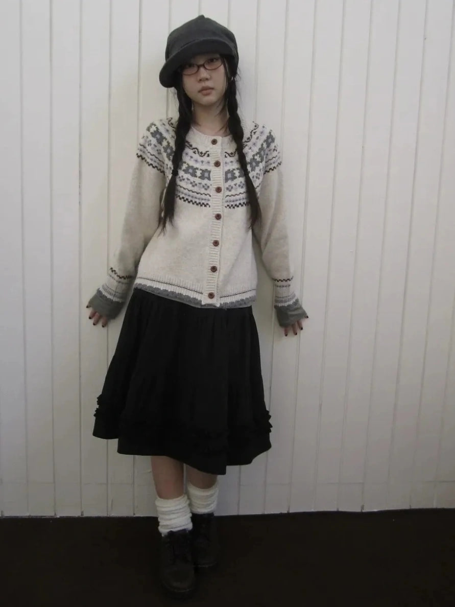 ang project Color Options
V-neck
Long Sleeve
Ribbed Hem And Cuffs
Kangaroo Pocket
Fair Isle Pattern
Button Front
Regular Fit
Model Height
Chest Size
Length Sweater