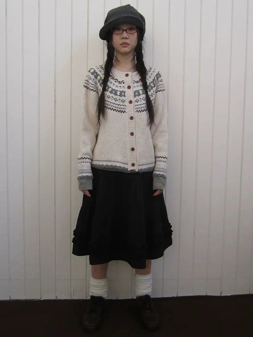 ang project Color Options
V-neck
Long Sleeve
Ribbed Hem And Cuffs
Kangaroo Pocket
Fair Isle Pattern
Button Front
Regular Fit
Model Height
Chest Size
Length Sweater