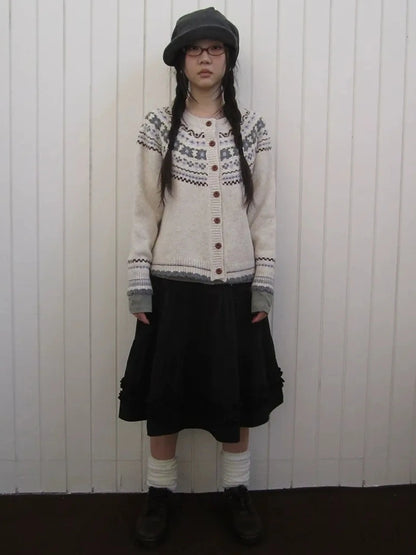 ang project Color Options
V-neck
Long Sleeve
Ribbed Hem And Cuffs
Kangaroo Pocket
Fair Isle Pattern
Button Front
Regular Fit
Model Height
Chest Size
Length Sweater