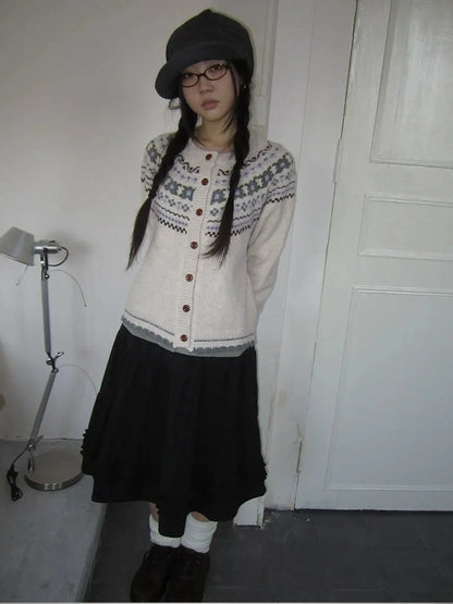 ang project Color Options
V-neck
Long Sleeve
Ribbed Hem And Cuffs
Kangaroo Pocket
Fair Isle Pattern
Button Front
Regular Fit
Model Height
Chest Size
Length Sweater