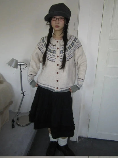 ang project Color Options
V-neck
Long Sleeve
Ribbed Hem And Cuffs
Kangaroo Pocket
Fair Isle Pattern
Button Front
Regular Fit
Model Height
Chest Size
Length Sweater