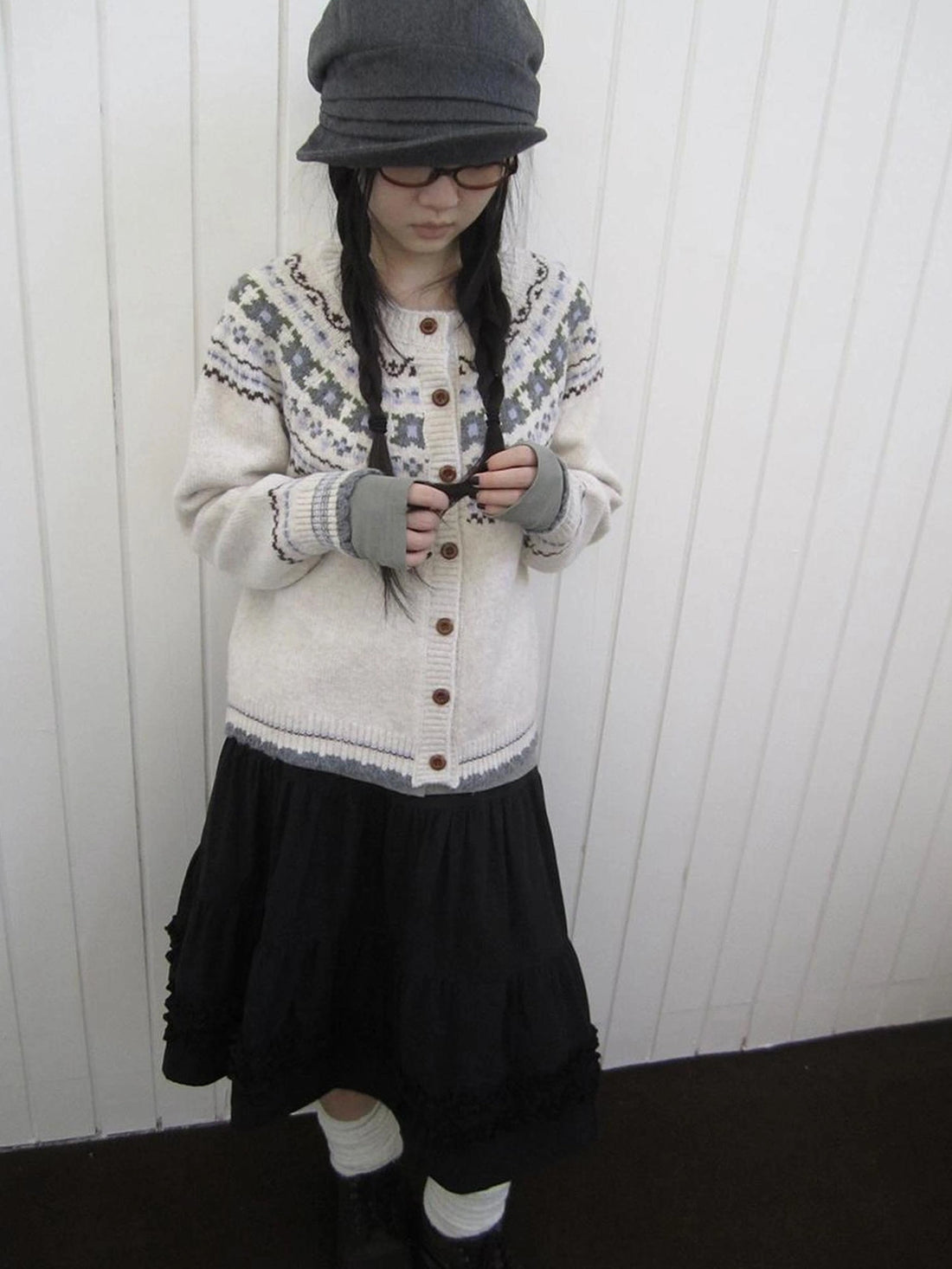 ang project Color Options
V-neck
Long Sleeve
Ribbed Hem And Cuffs
Kangaroo Pocket
Fair Isle Pattern
Button Front
Regular Fit
Model Height
Chest Size
Length Sweater