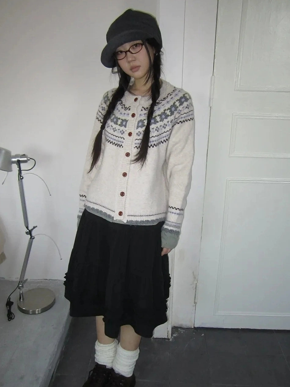 ang project Color Options
V-neck
Long Sleeve
Ribbed Hem And Cuffs
Kangaroo Pocket
Fair Isle Pattern
Button Front
Regular Fit
Model Height
Chest Size
Length Sweater