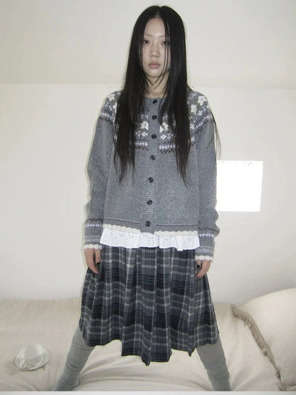 ang project Color Options
V-neck
Long Sleeve
Ribbed Hem And Cuffs
Kangaroo Pocket
Fair Isle Pattern
Button Front
Regular Fit
Model Height
Chest Size
Length Sweater