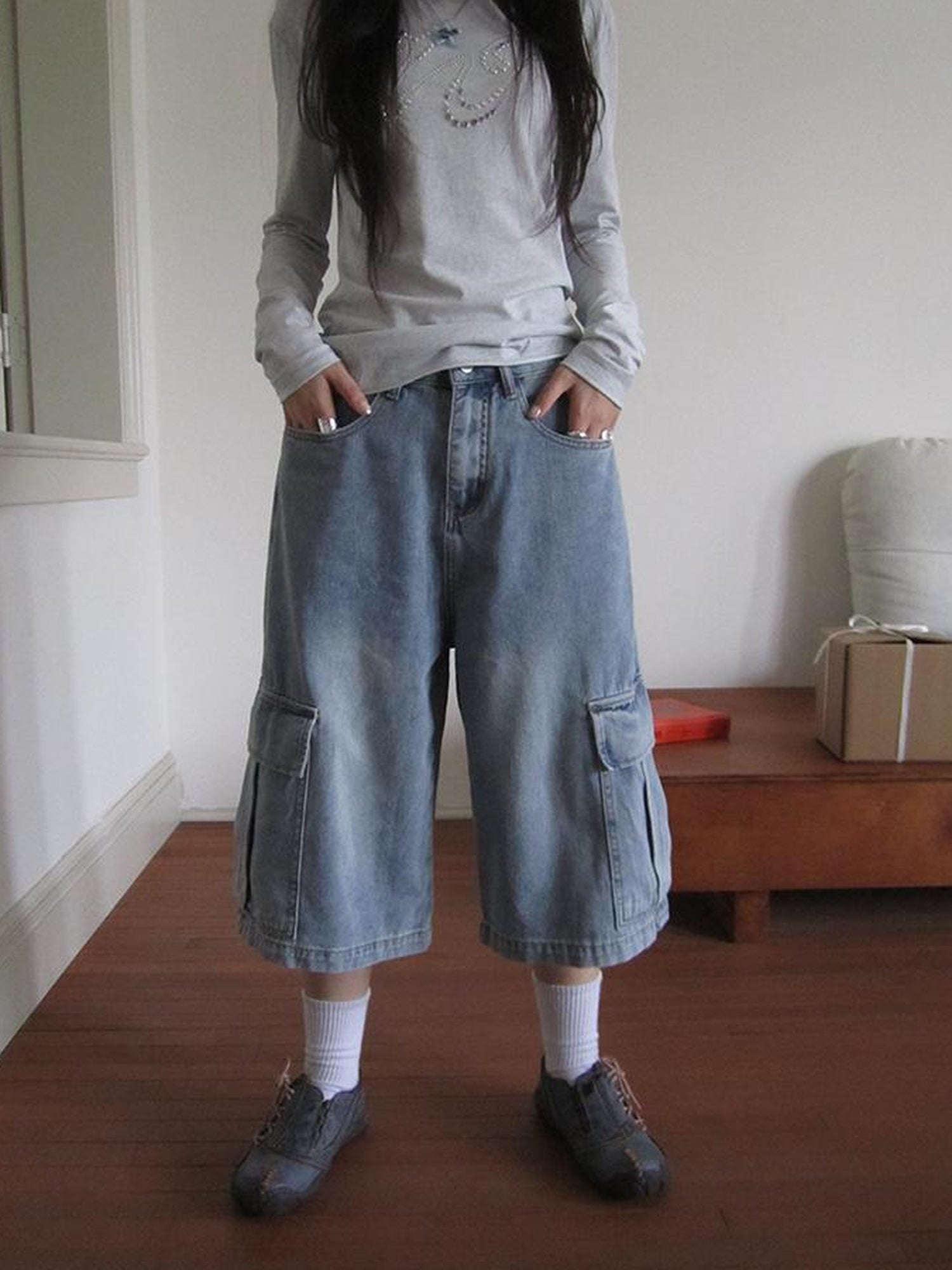 ang project Korean Retro Washed Distressed Cuffed Pocket Capri Jeans