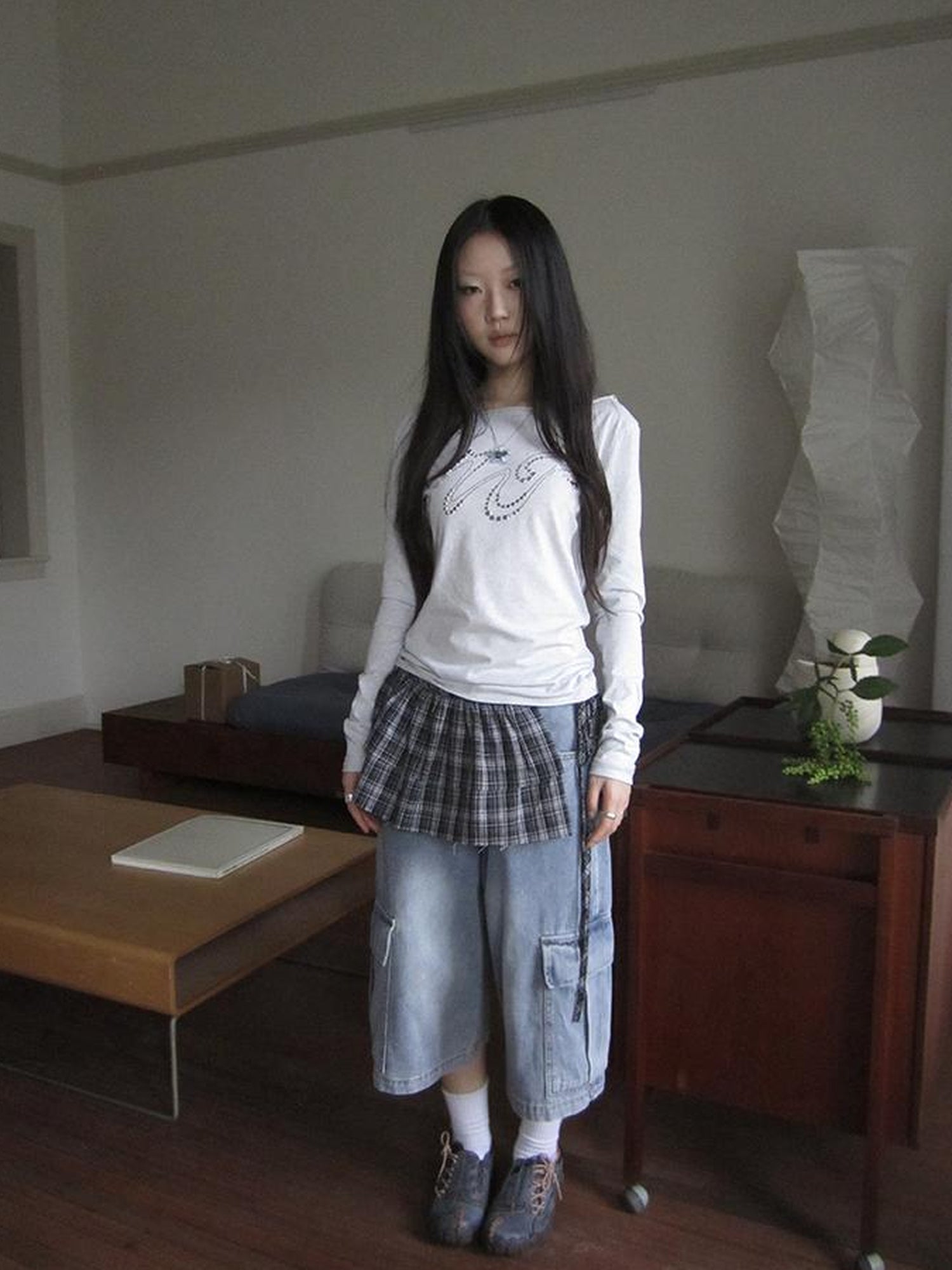 ang project Korean Retro Washed Distressed Cuffed Pocket Capri Jeans