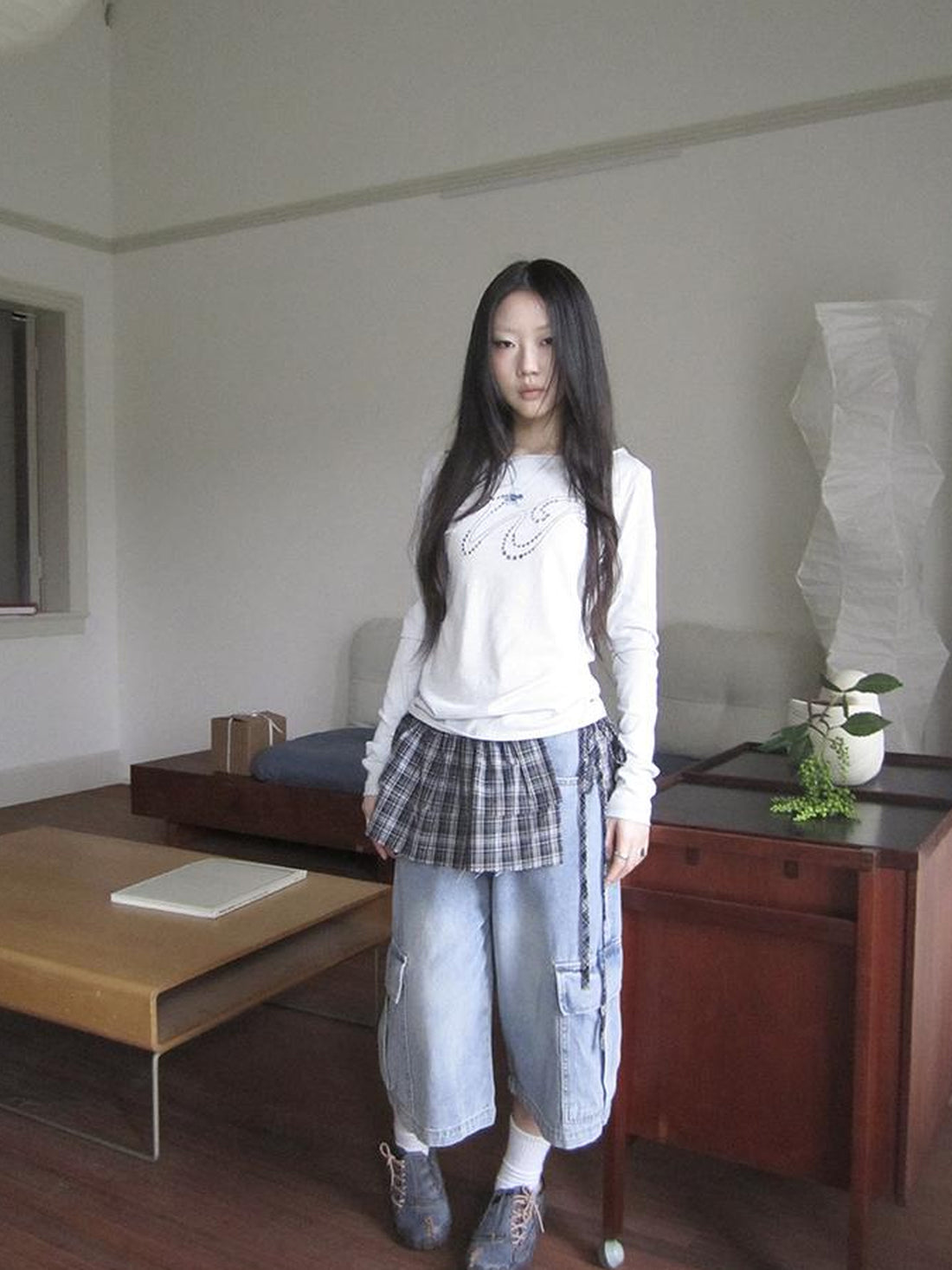 ang project Korean Retro Washed Distressed Cuffed Pocket Capri Jeans