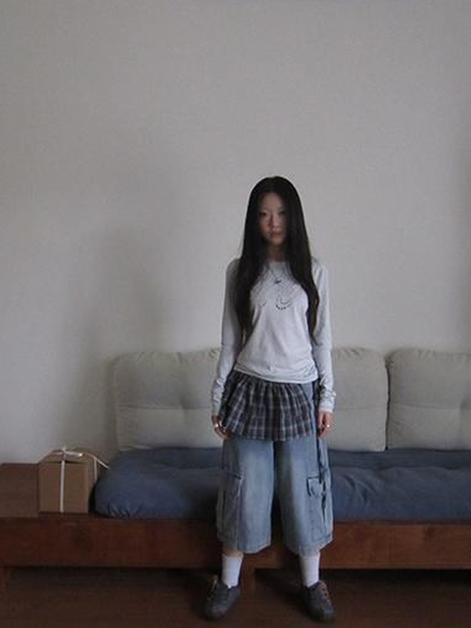 ang project Korean Retro Washed Distressed Cuffed Pocket Capri Jeans