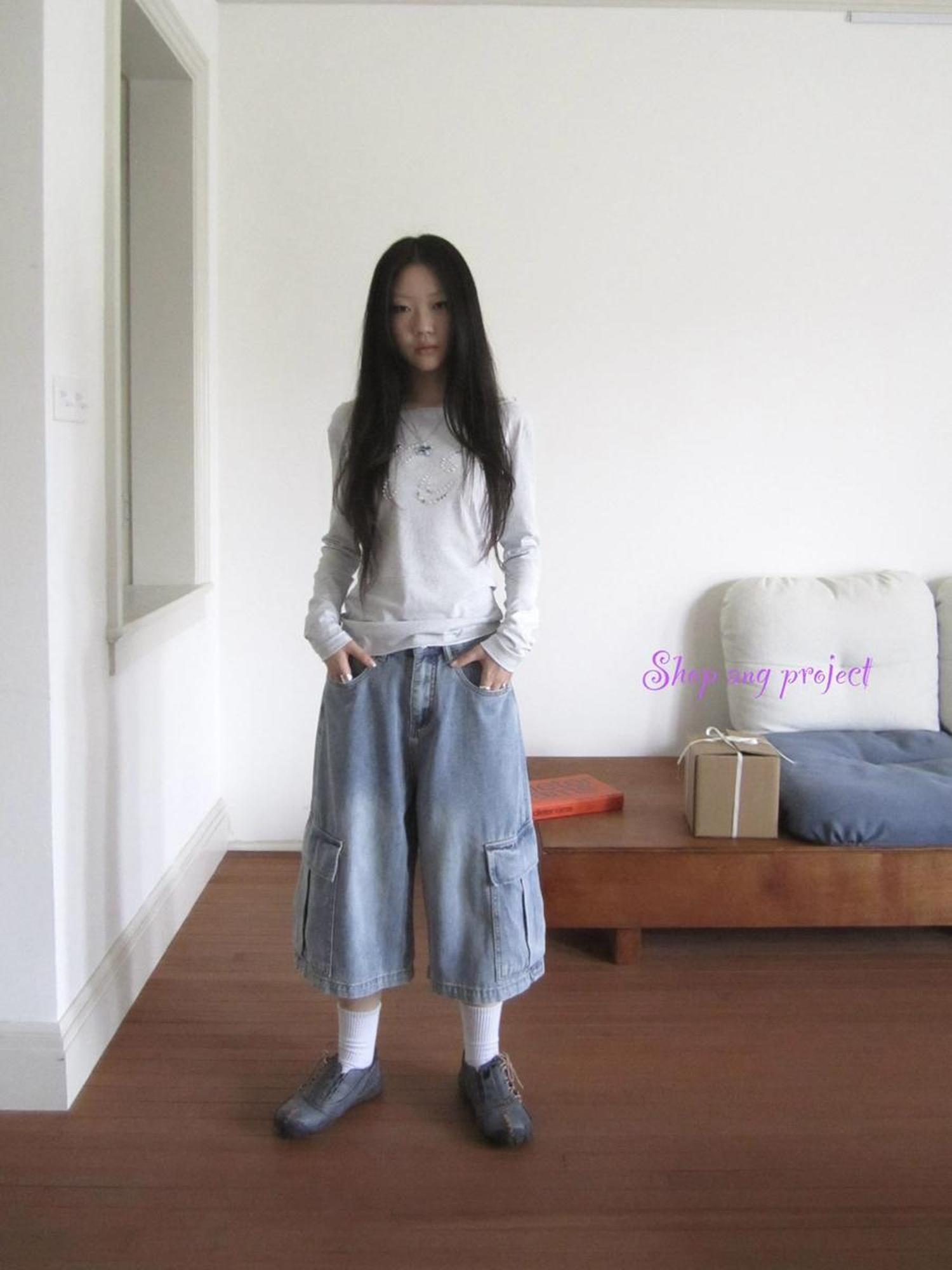 ang project Korean Retro Washed Distressed Cuffed Pocket Capri Jeans