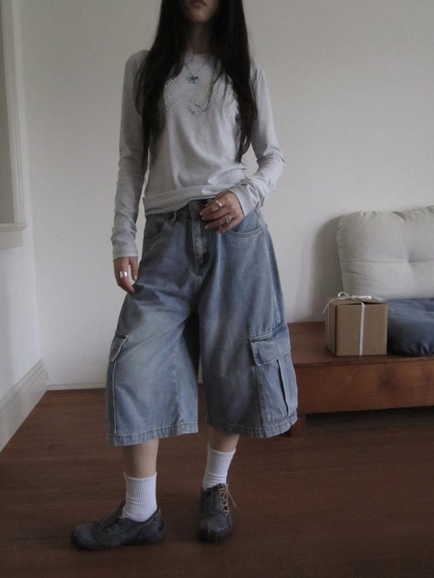 ang project Korean Retro Washed Distressed Cuffed Pocket Capri Jeans