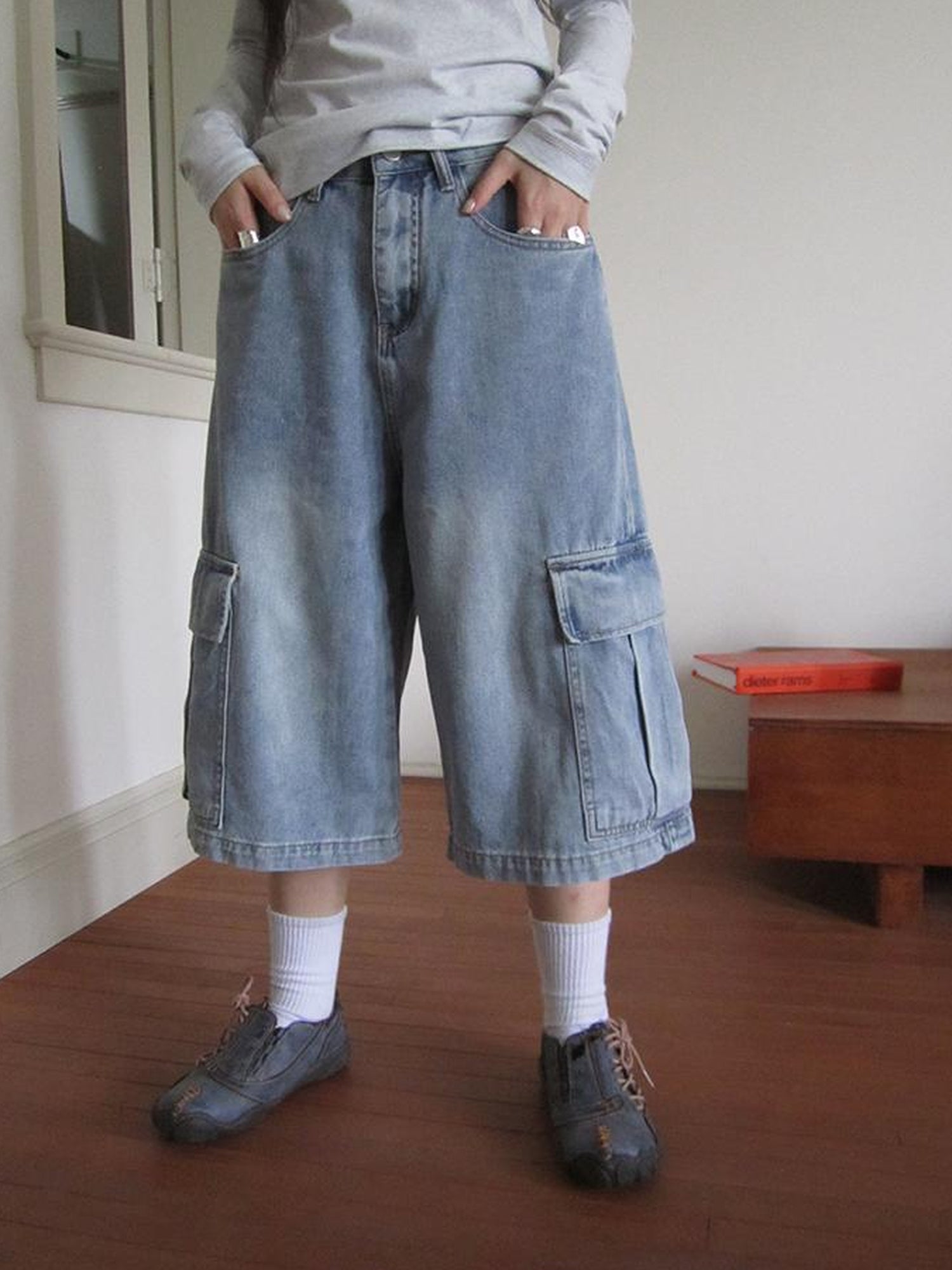 ang project Korean Retro Washed Distressed Cuffed Pocket Capri Jeans