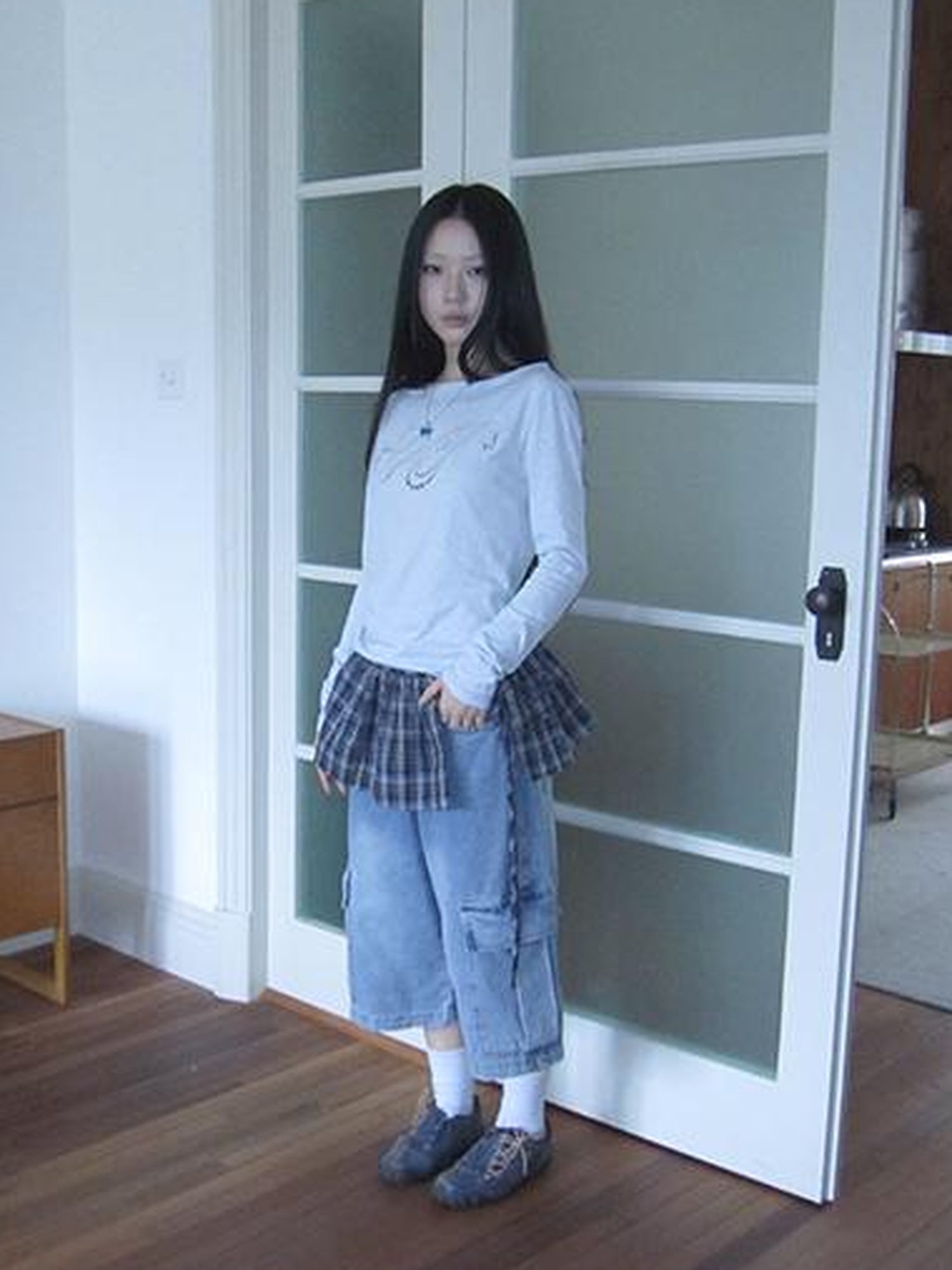 ang project Korean Retro Washed Distressed Cuffed Pocket Capri Jeans