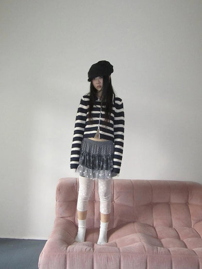 Millennial Lace Star Print Stretch Capri Leggings