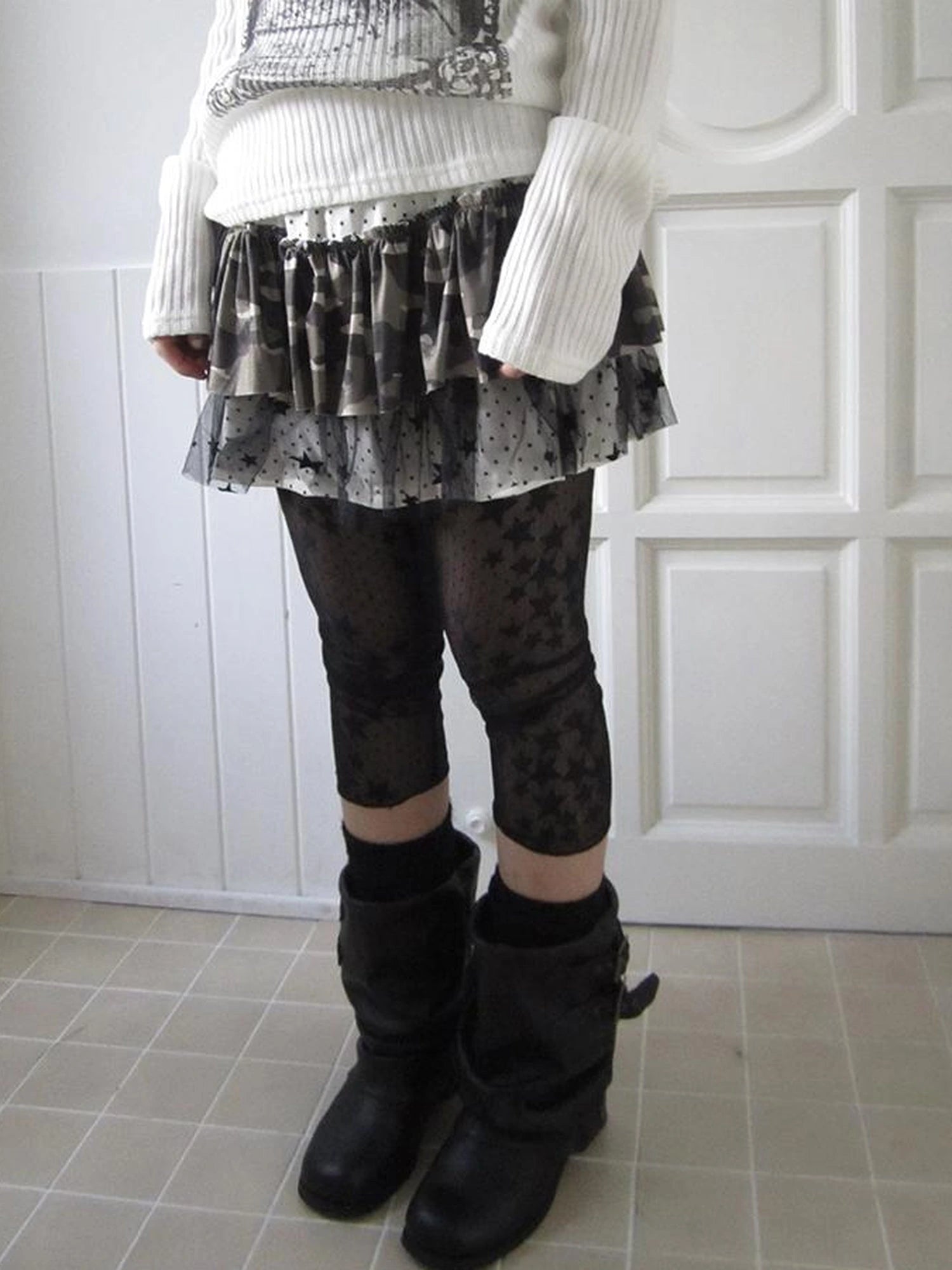 Millennial Lace Star Print Stretch Capri Leggings