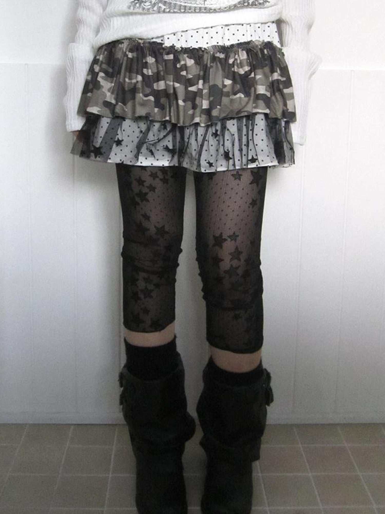 ang project Millennial Lace Star Print Stretch Capri Leggings