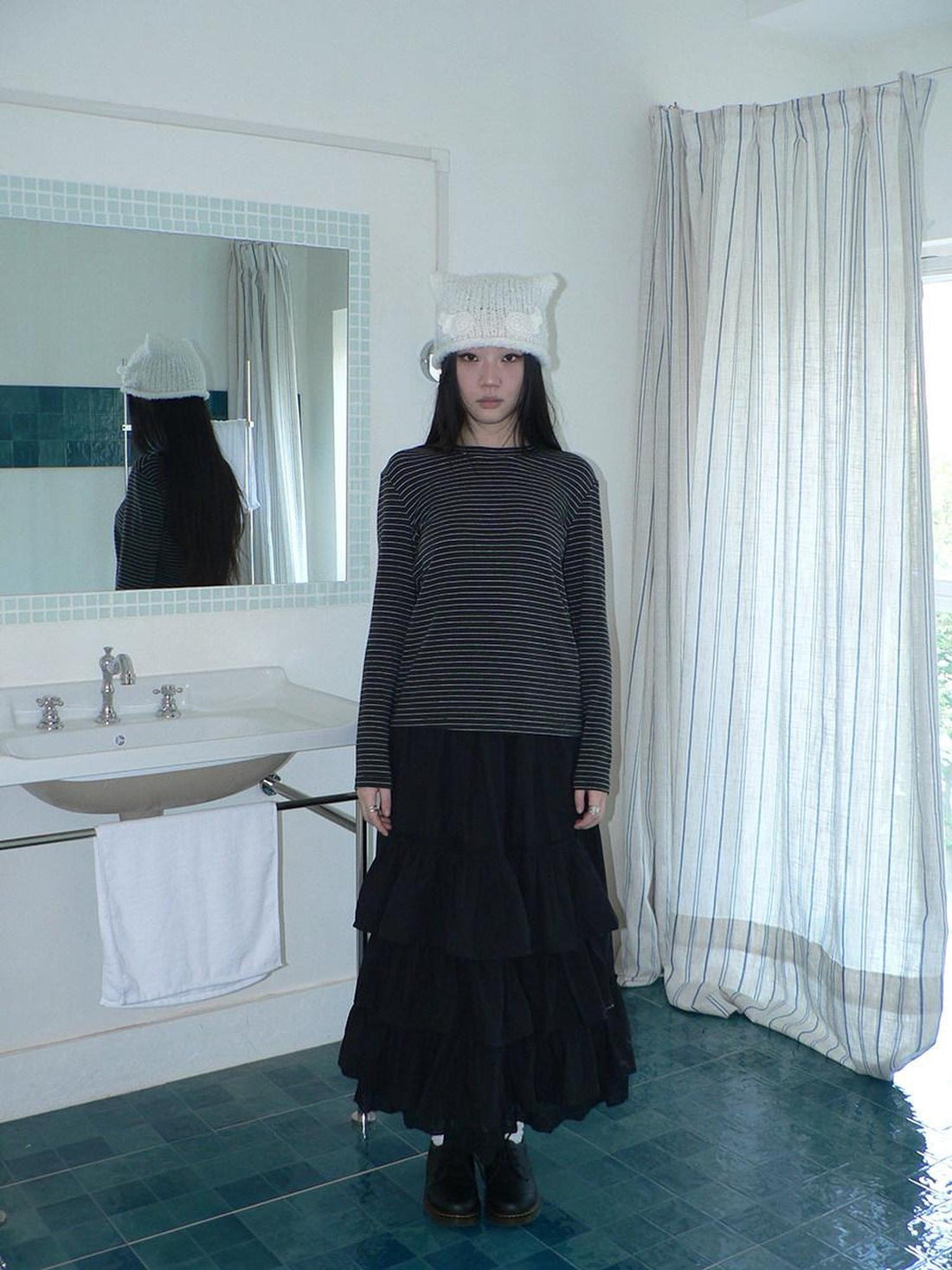 ang project Minimalist Colorblock Stripe Crewneck Long Sleeve Women Black White T-Shirt