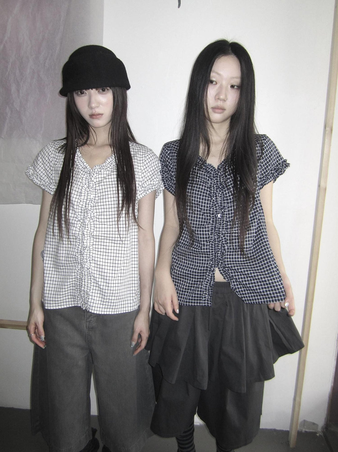 ang project V-neck Ruffle Trim Buttoned Gingham Cropped Puff Sleeve Women&
