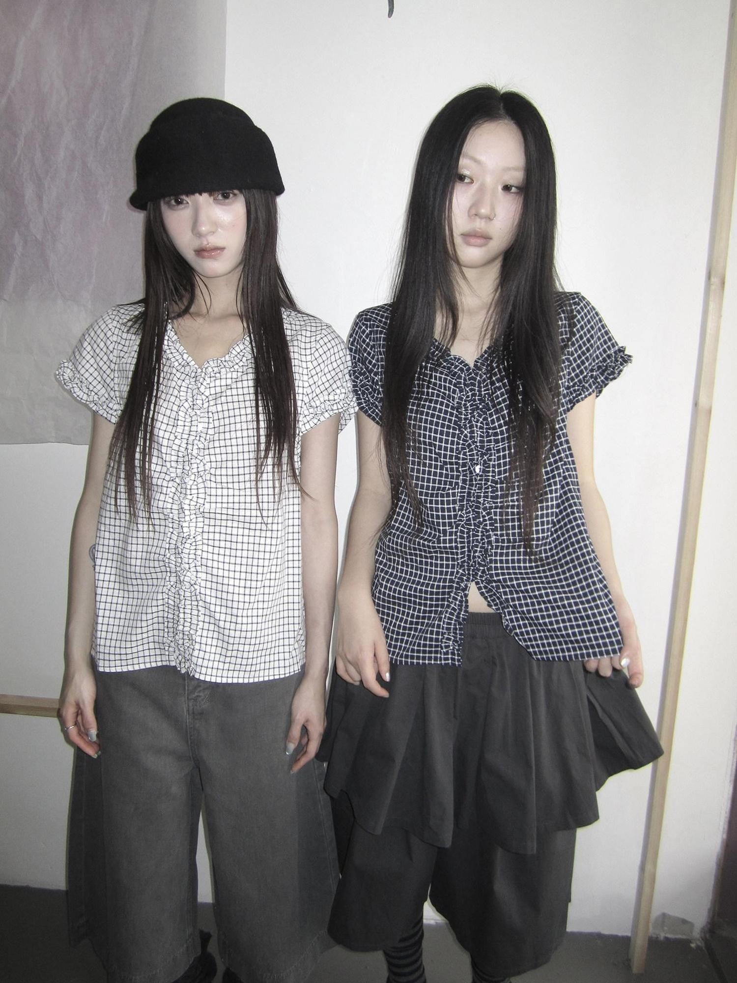 ang project V-neck Ruffle Trim Buttoned Gingham Cropped Puff Sleeve Women&