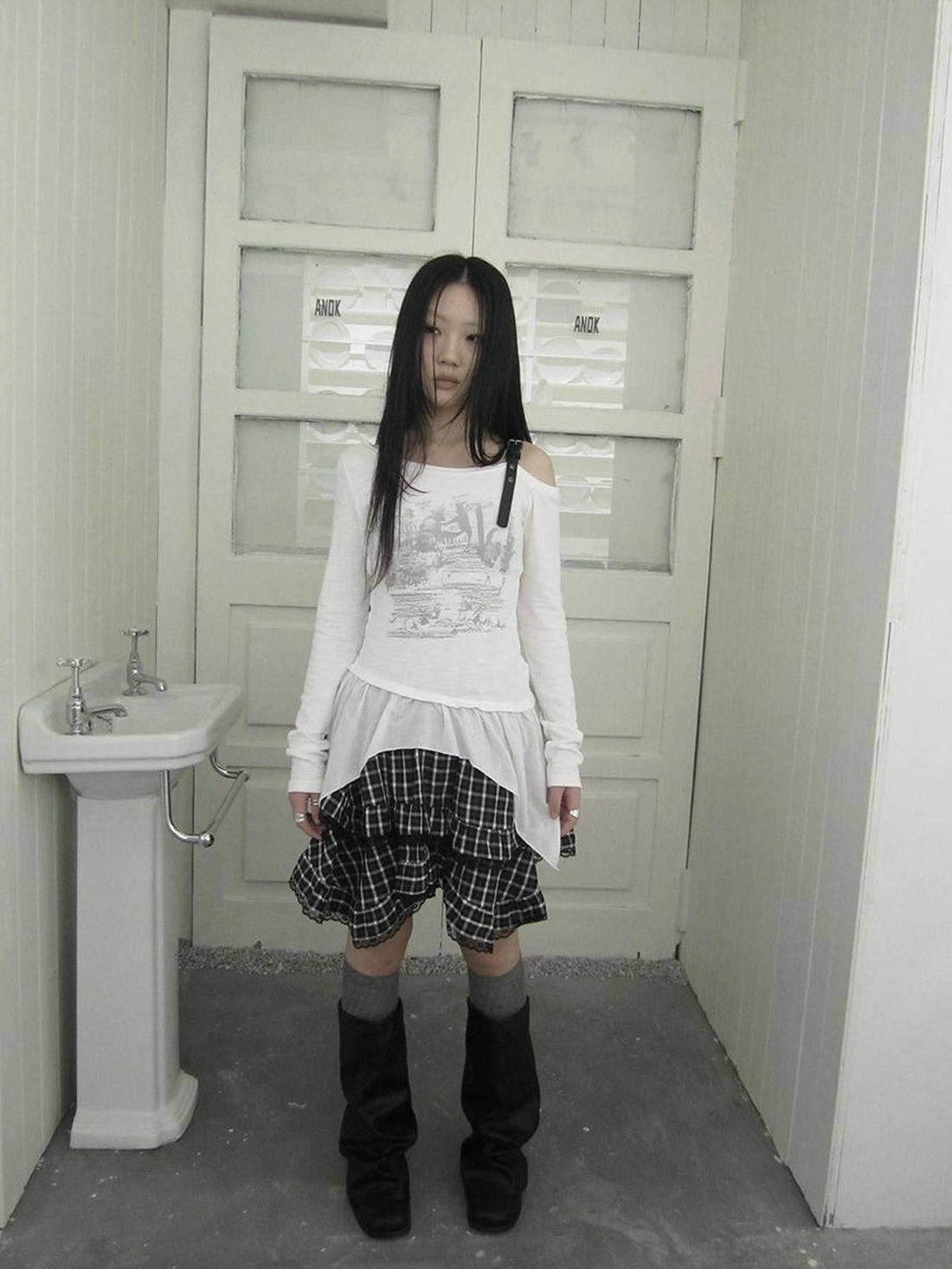 ang project Vintage Asymmetric Hem Print Long Sleeve Tee T-shirt