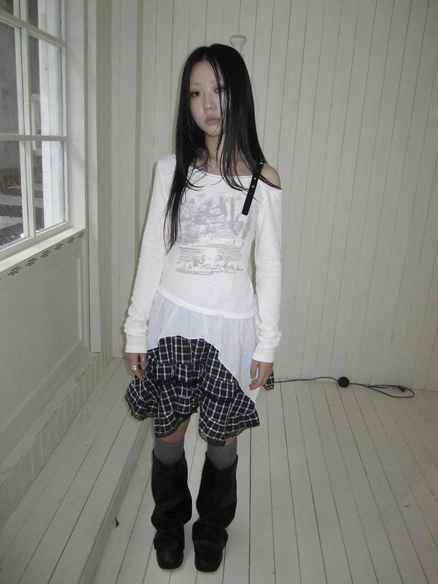 ang project Vintage Asymmetric Hem Print Long Sleeve Tee T-shirt