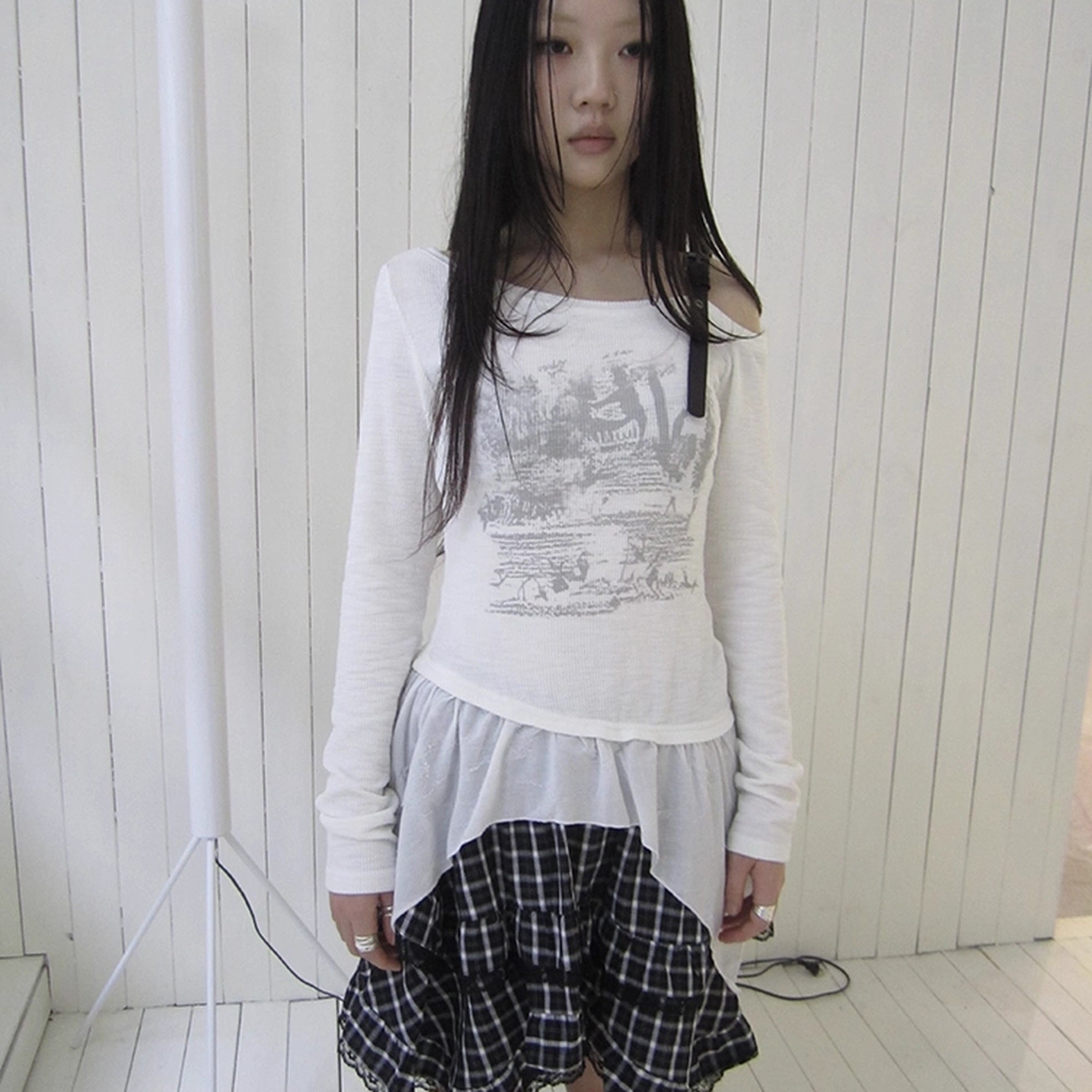 ang_project_Vintage_Asymmetric_Hem_Print_Long_Sleeve_Tee_MISSTT