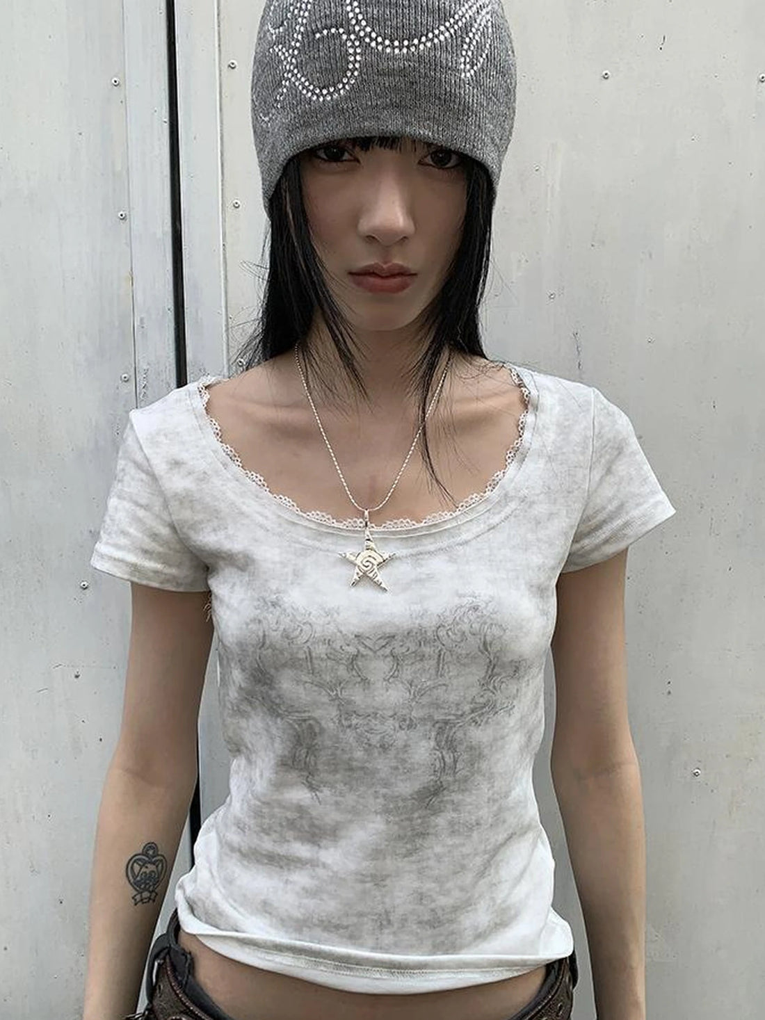Vintage Floral Lace Collar Stretch Slim Tee