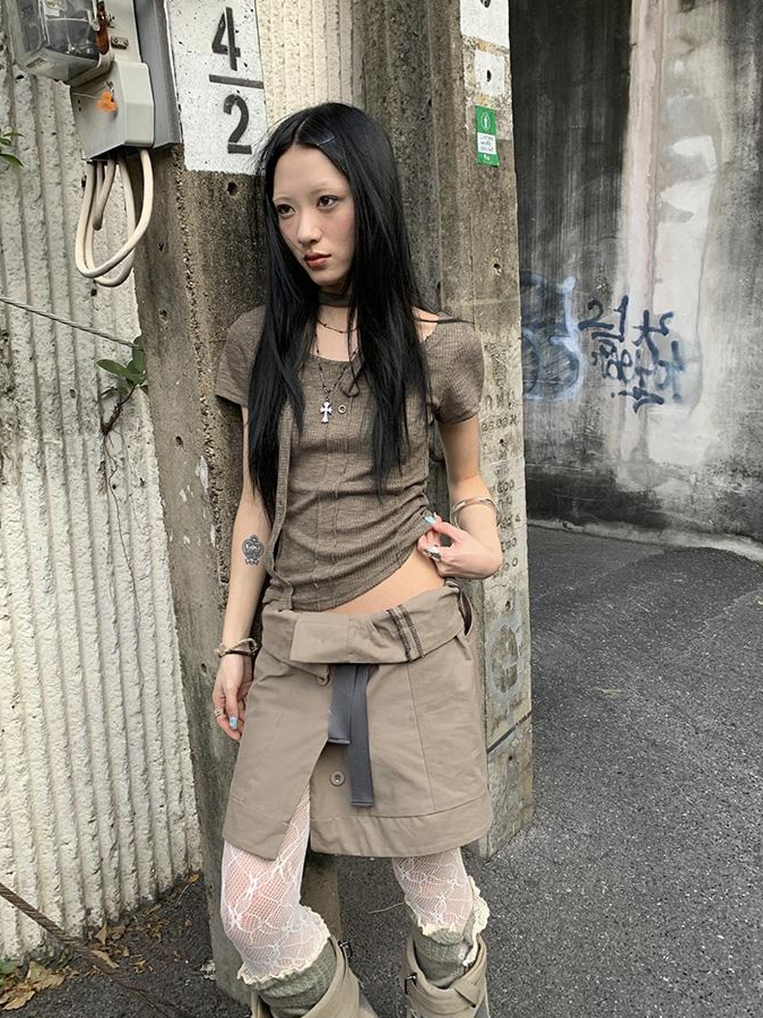 Updateang project Vintage Textured Ribbed Crew Neck Button Detail Tee With Scarf