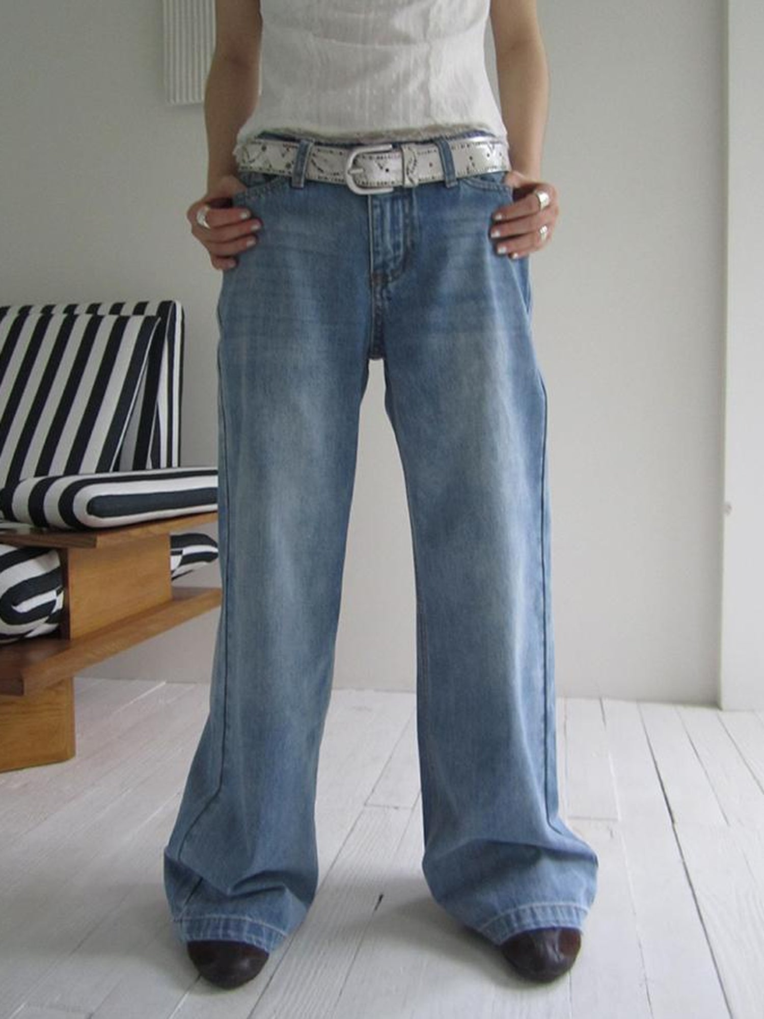 ang project Vintage Washed Low Cut Wide Leg Jeans