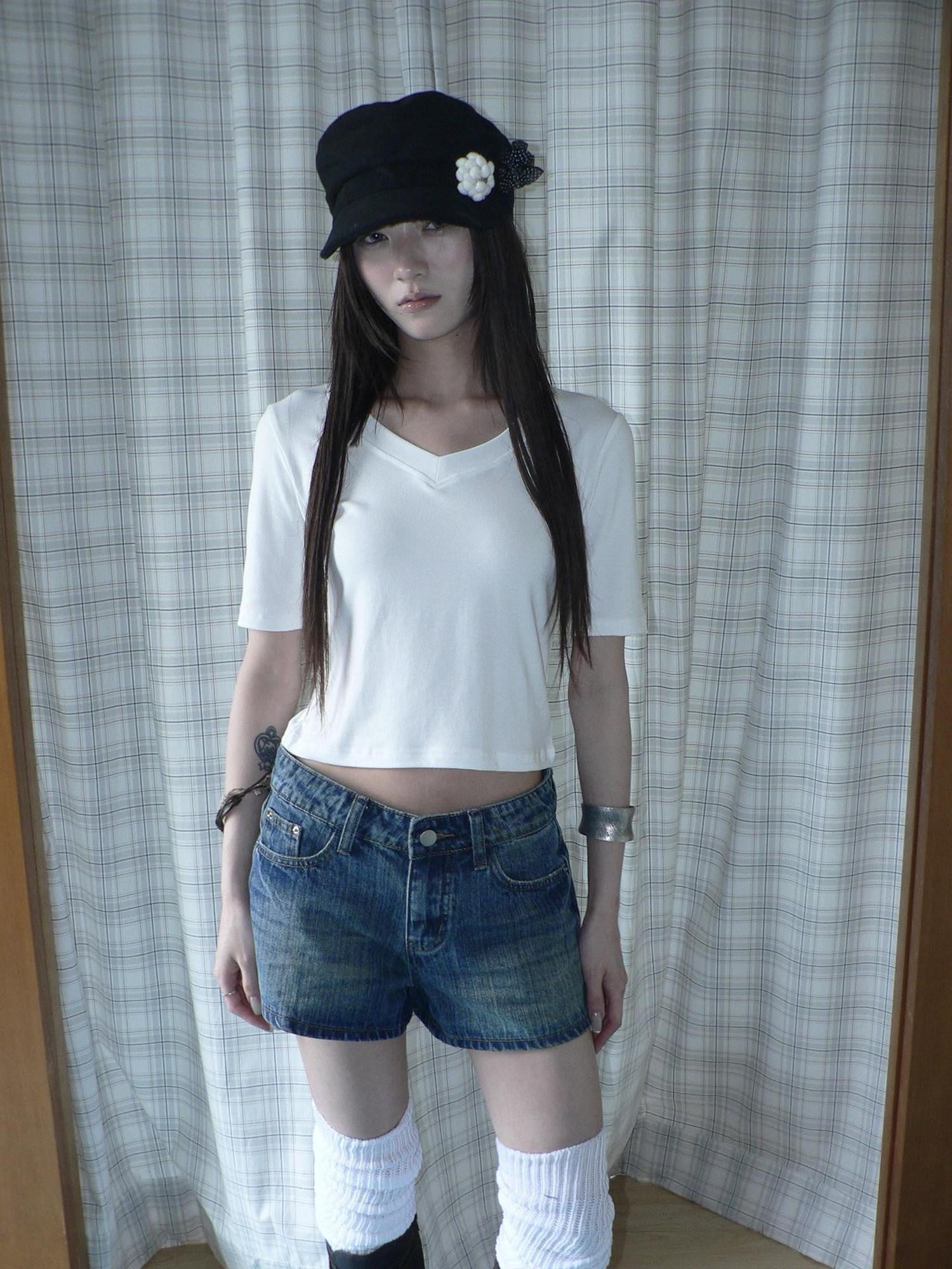 ang project White Solid V-neck Slim Fit Cropped Elbow Sleeve Women&