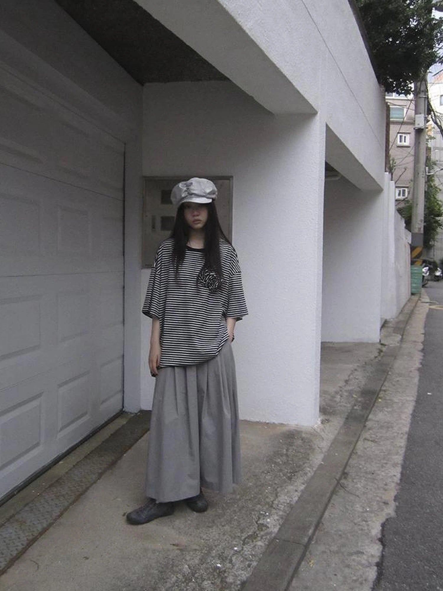 Wide Leg Cropped Pants with Elastic Waist and Pleated Detail