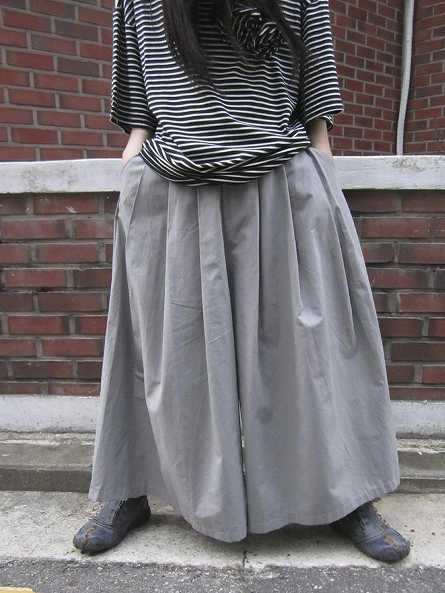 Wide Leg Cropped Pants with Elastic Waist and Pleated Detail