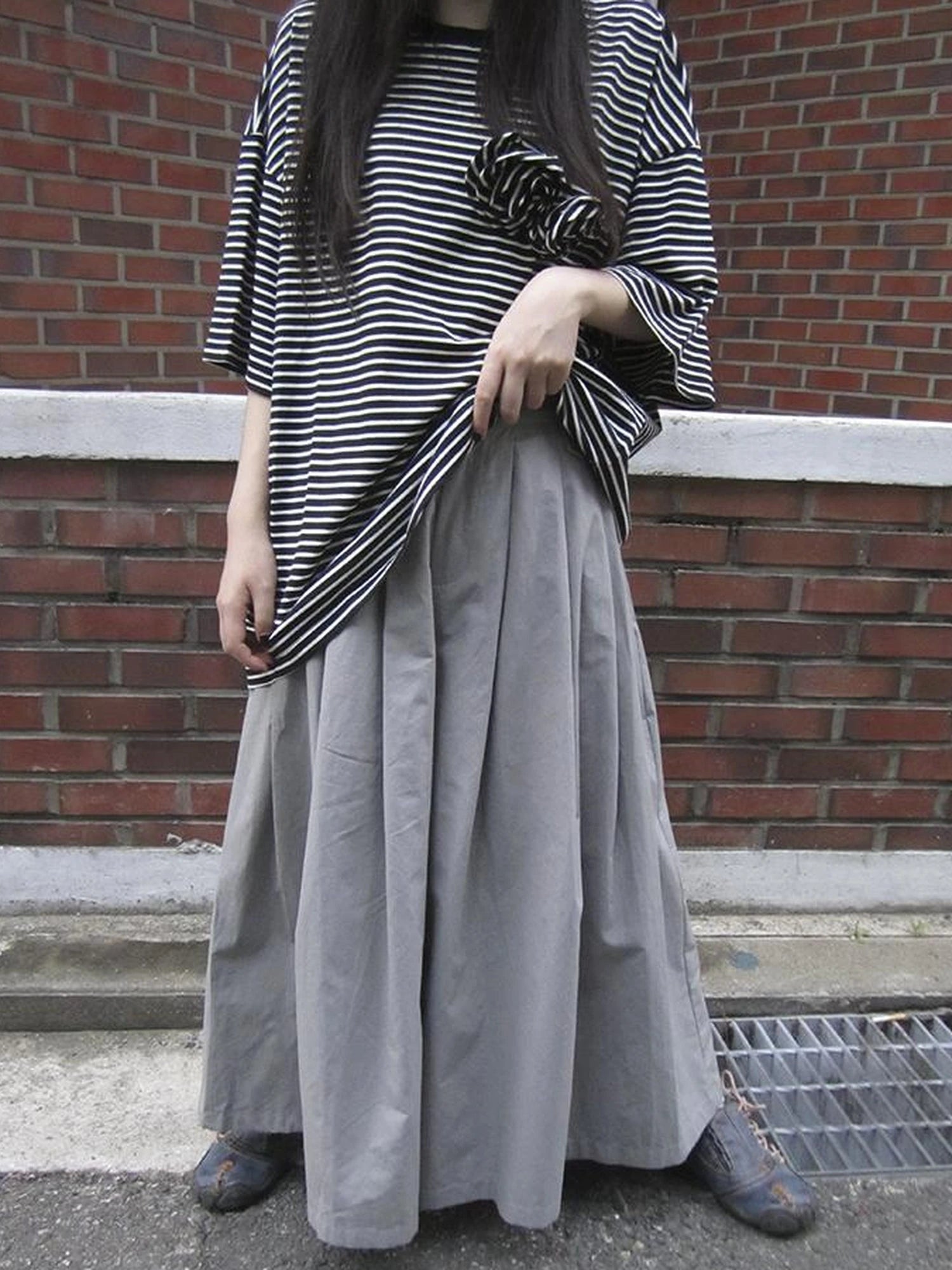 Wide Leg Cropped Pants with Elastic Waist and Pleated Detail