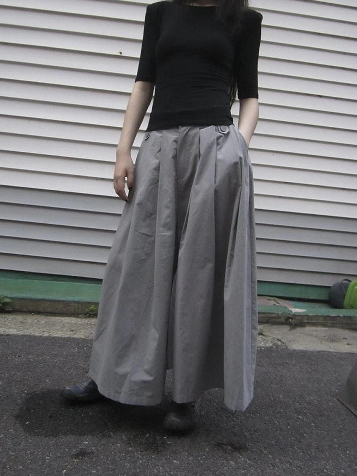 Wide Leg Cropped Pants with Elastic Waist and Pleated Detail