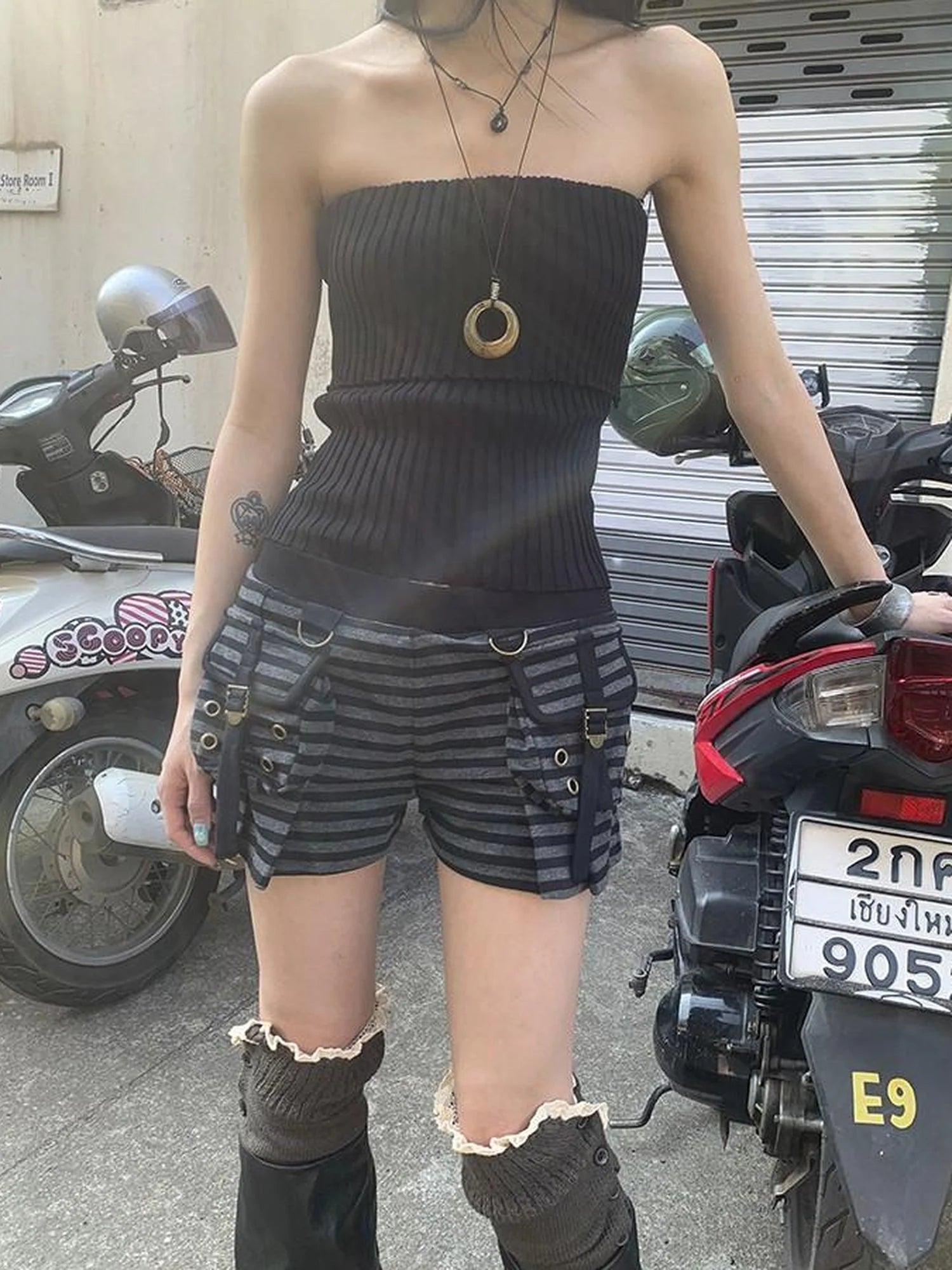 Y2K Low Waist Flap Pocket Pleated Trousers In Black Gray Stripe