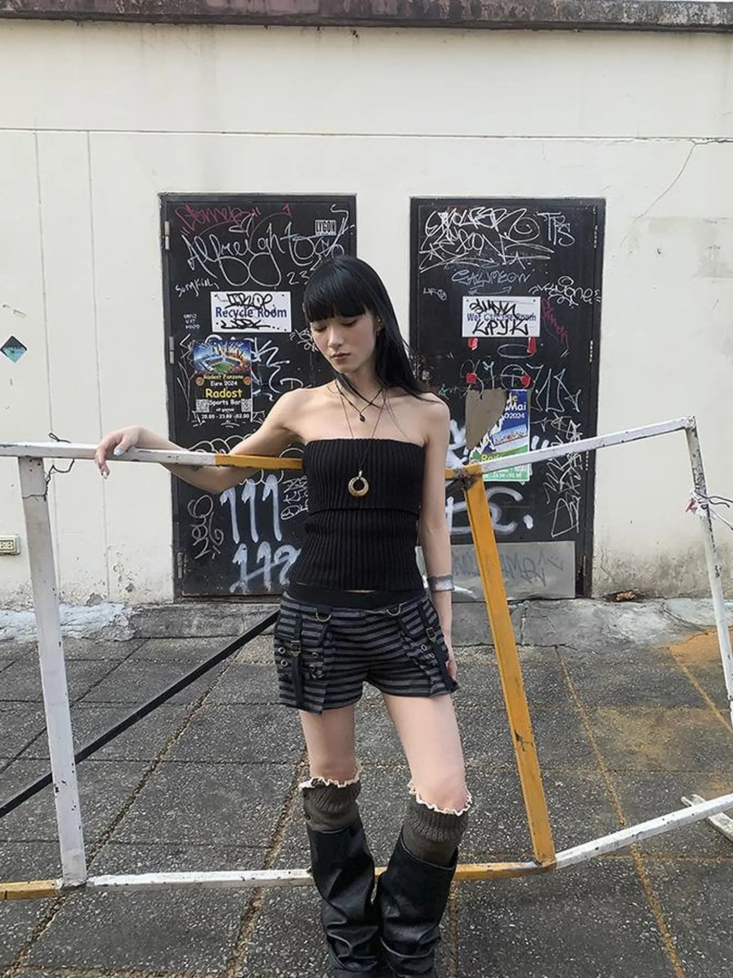 Y2K Low Waist Flap Pocket Pleated Trousers In Black Gray Stripe