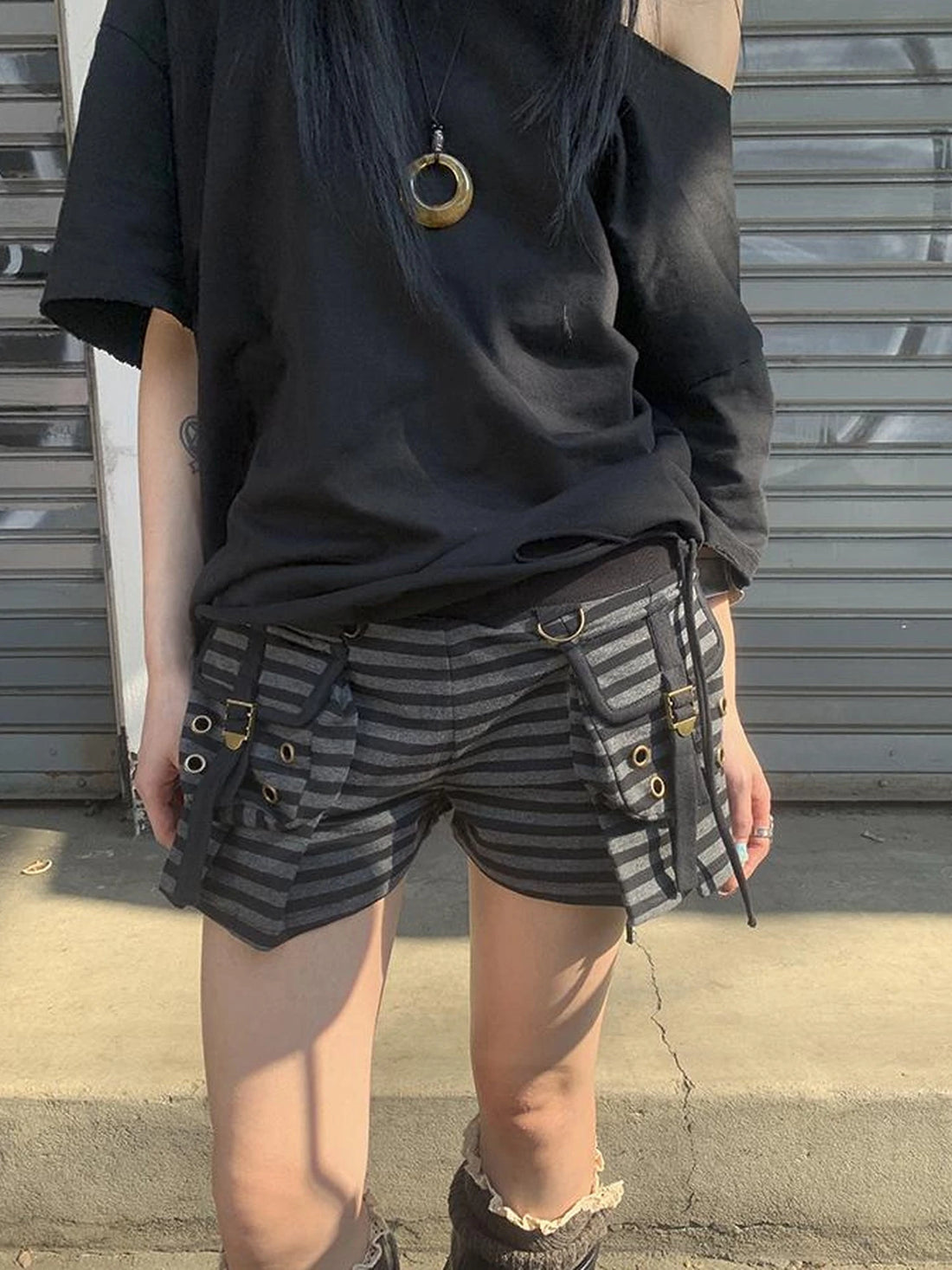 Y2K Low Waist Flap Pocket Pleated Trousers In Black Gray Stripe