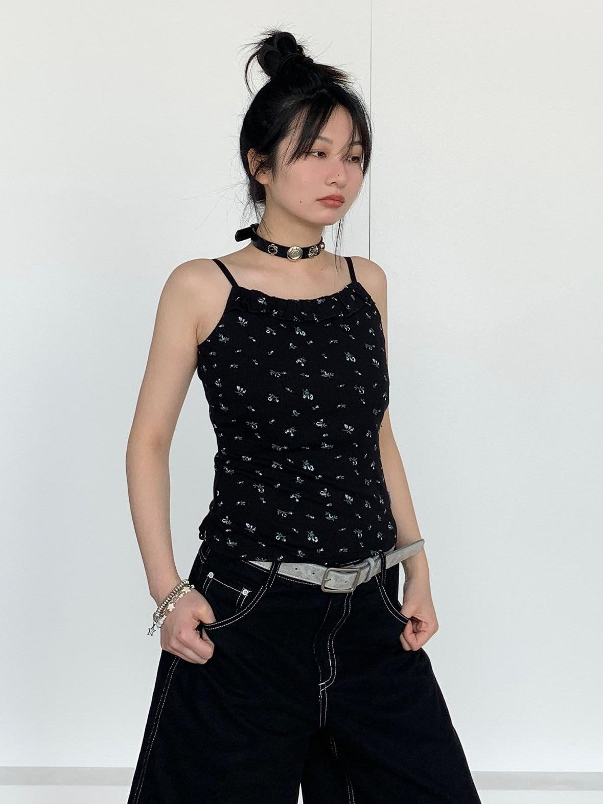 atrandom Black Ditsy Floral Ruffle Slim Women&
