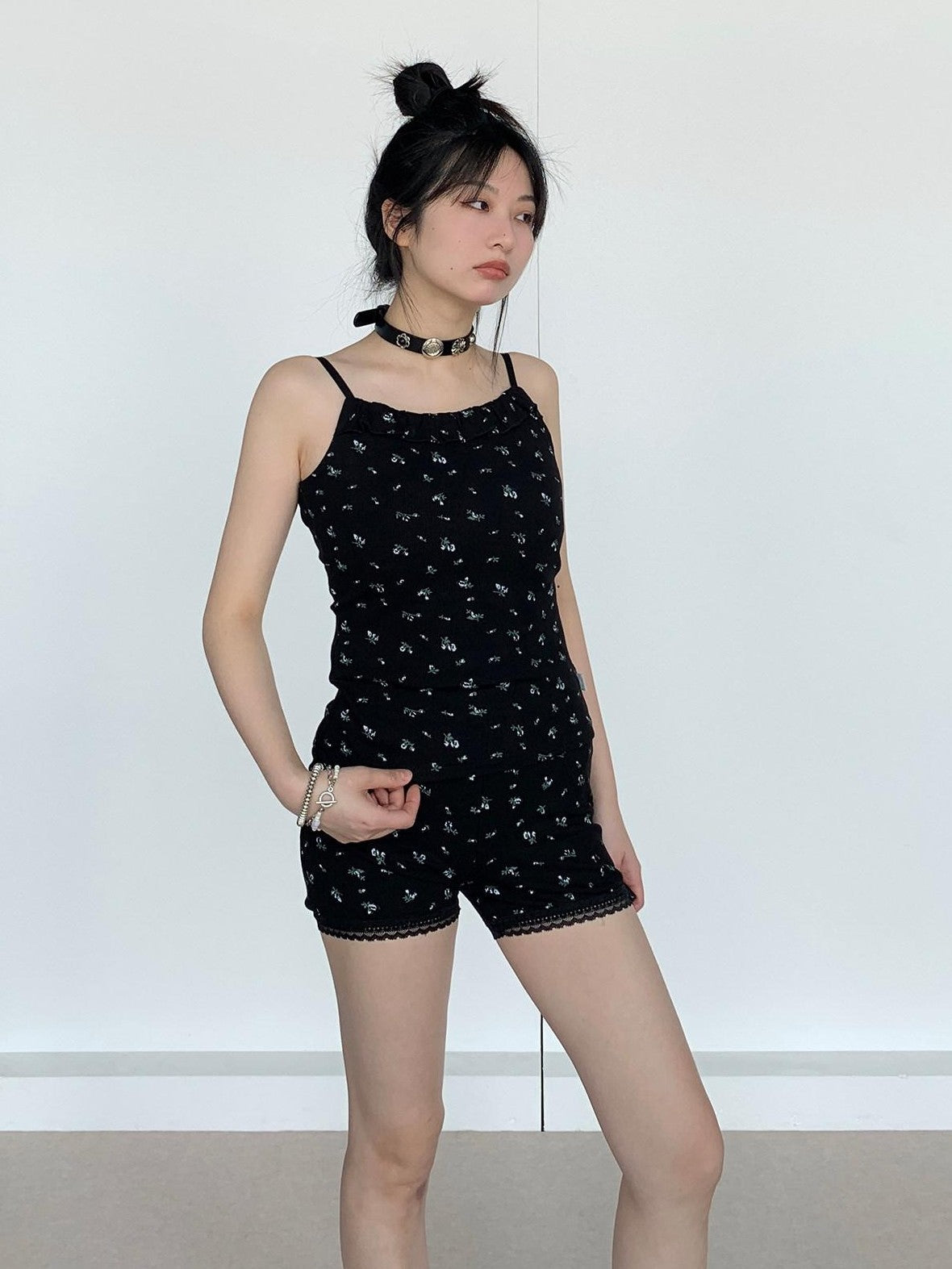 atrandom Black Floral Lace Natural Waist Slim Fit Women&