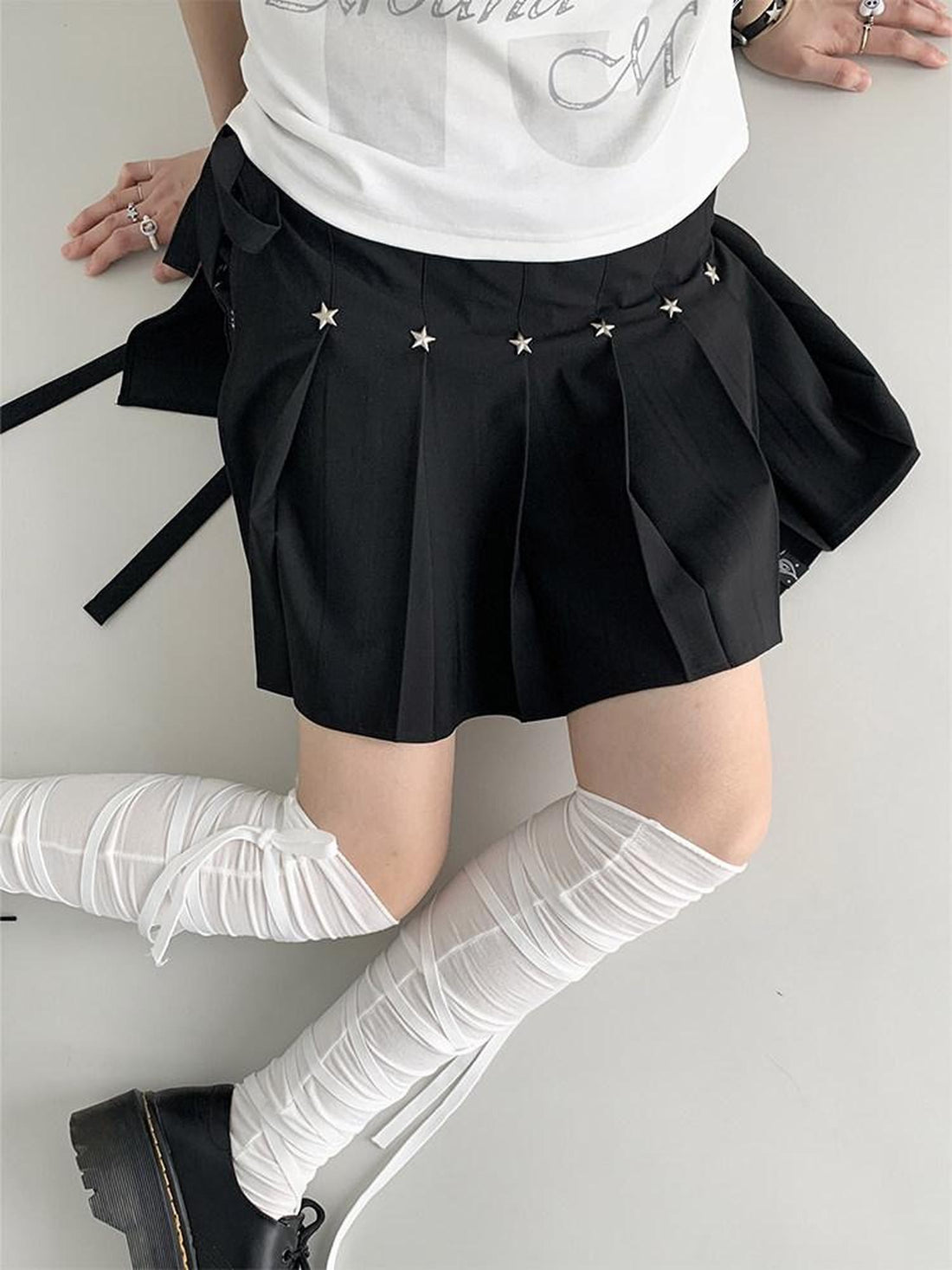 atrandom Black Star Stud Lace Up Pleated Women&