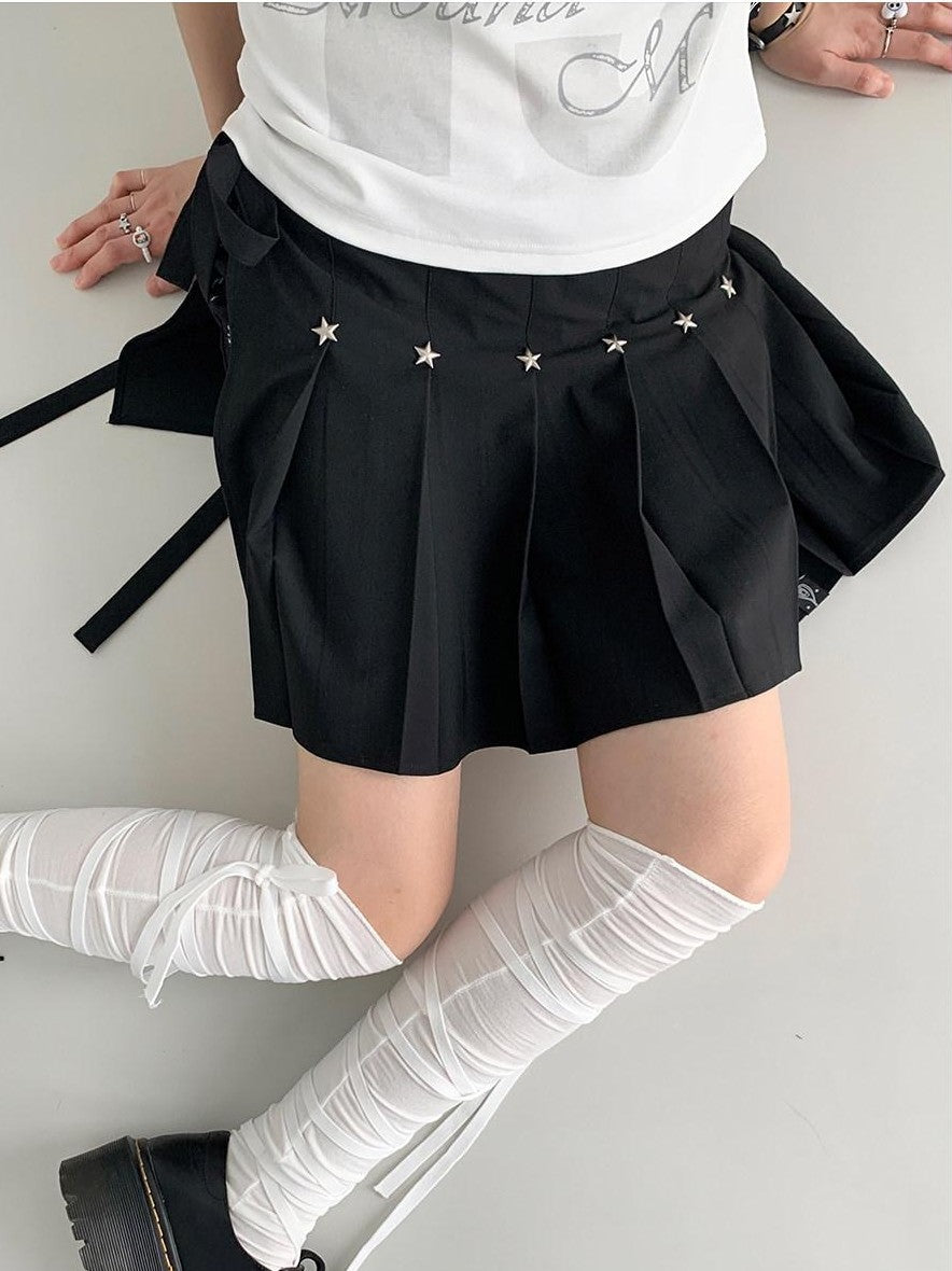 atrandom Black Star Stud Lace Up Pleated Women&